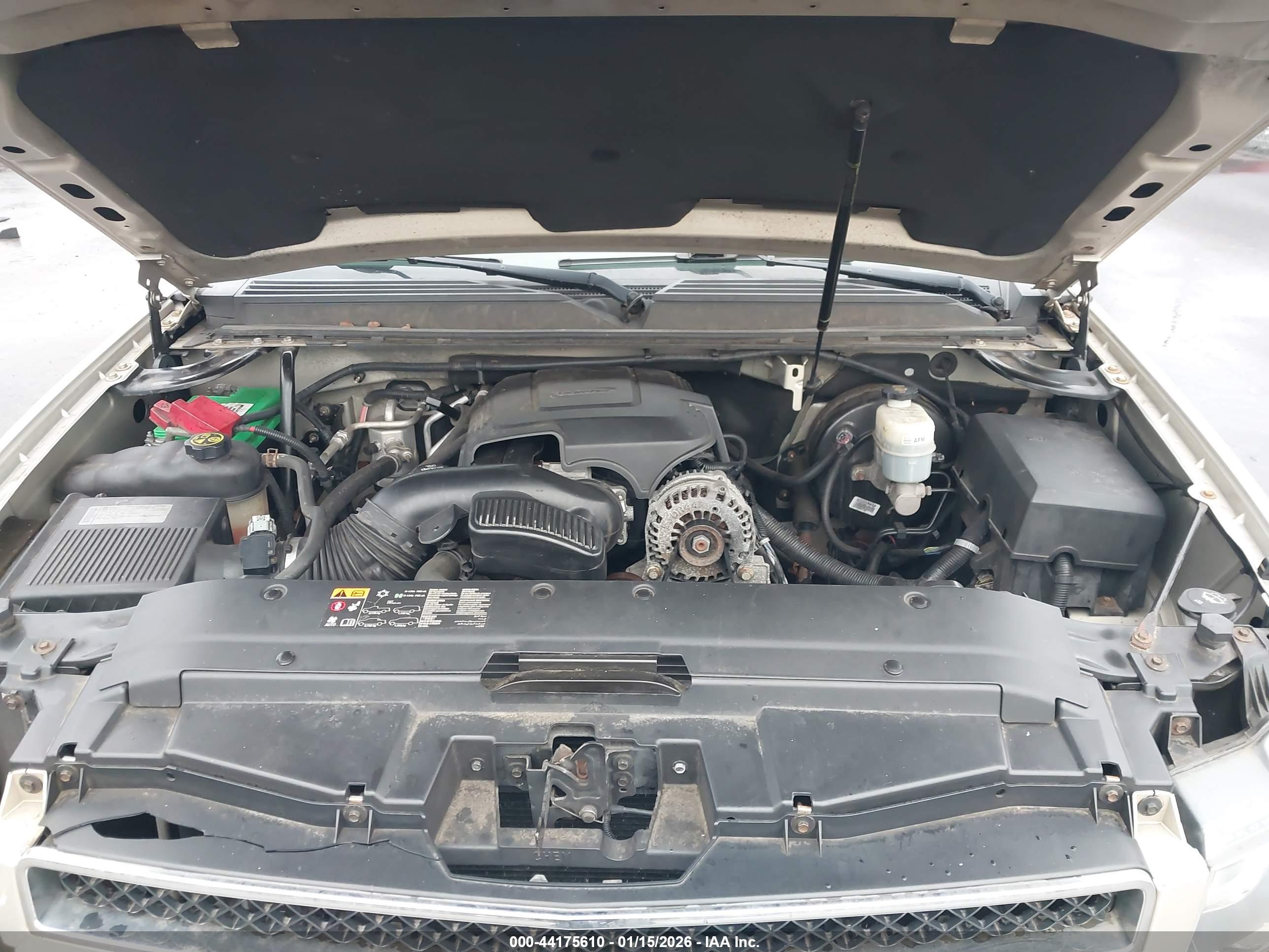 CHEVROLET SUBURBAN image 10