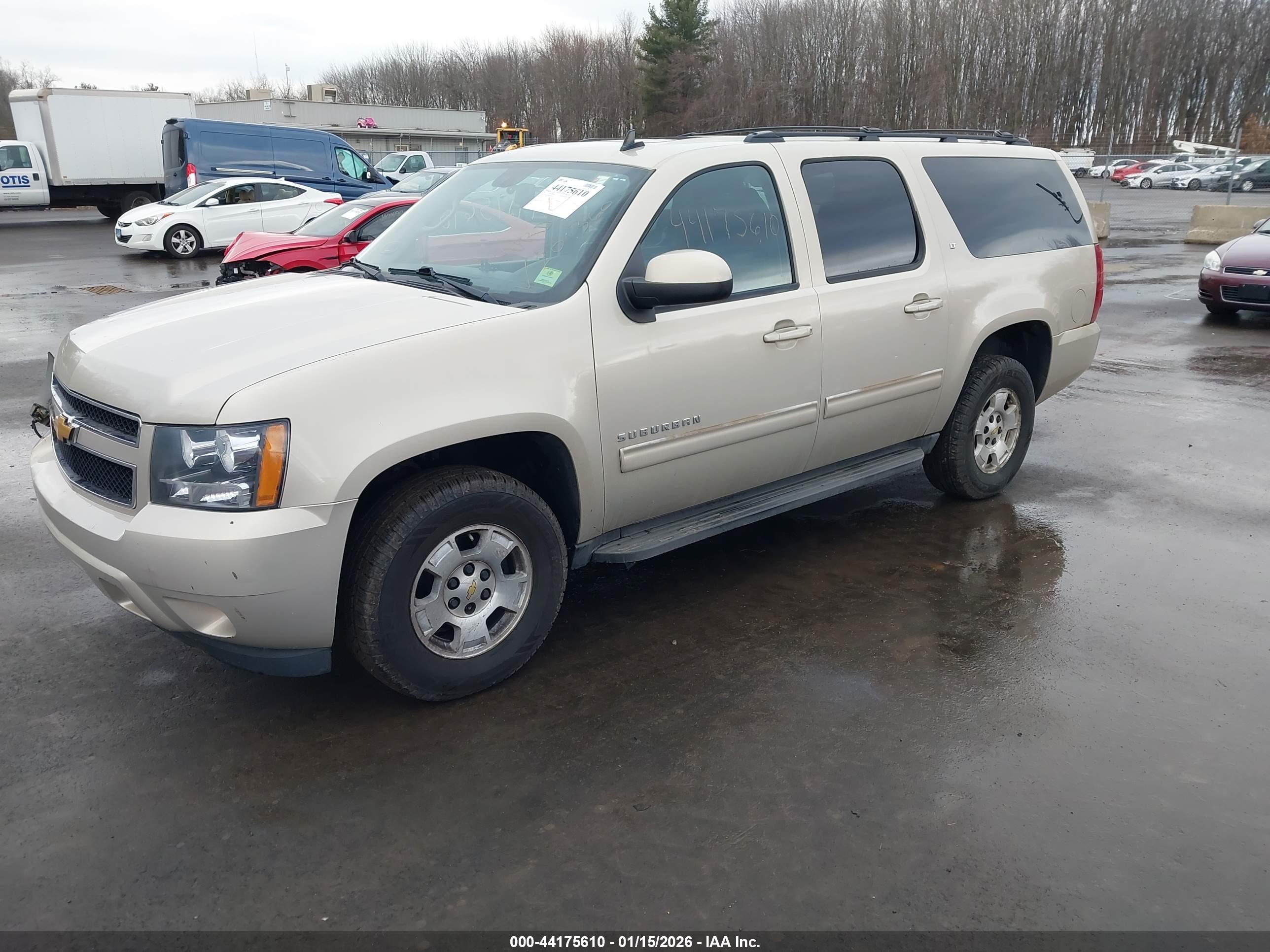 CHEVROLET SUBURBAN image 2