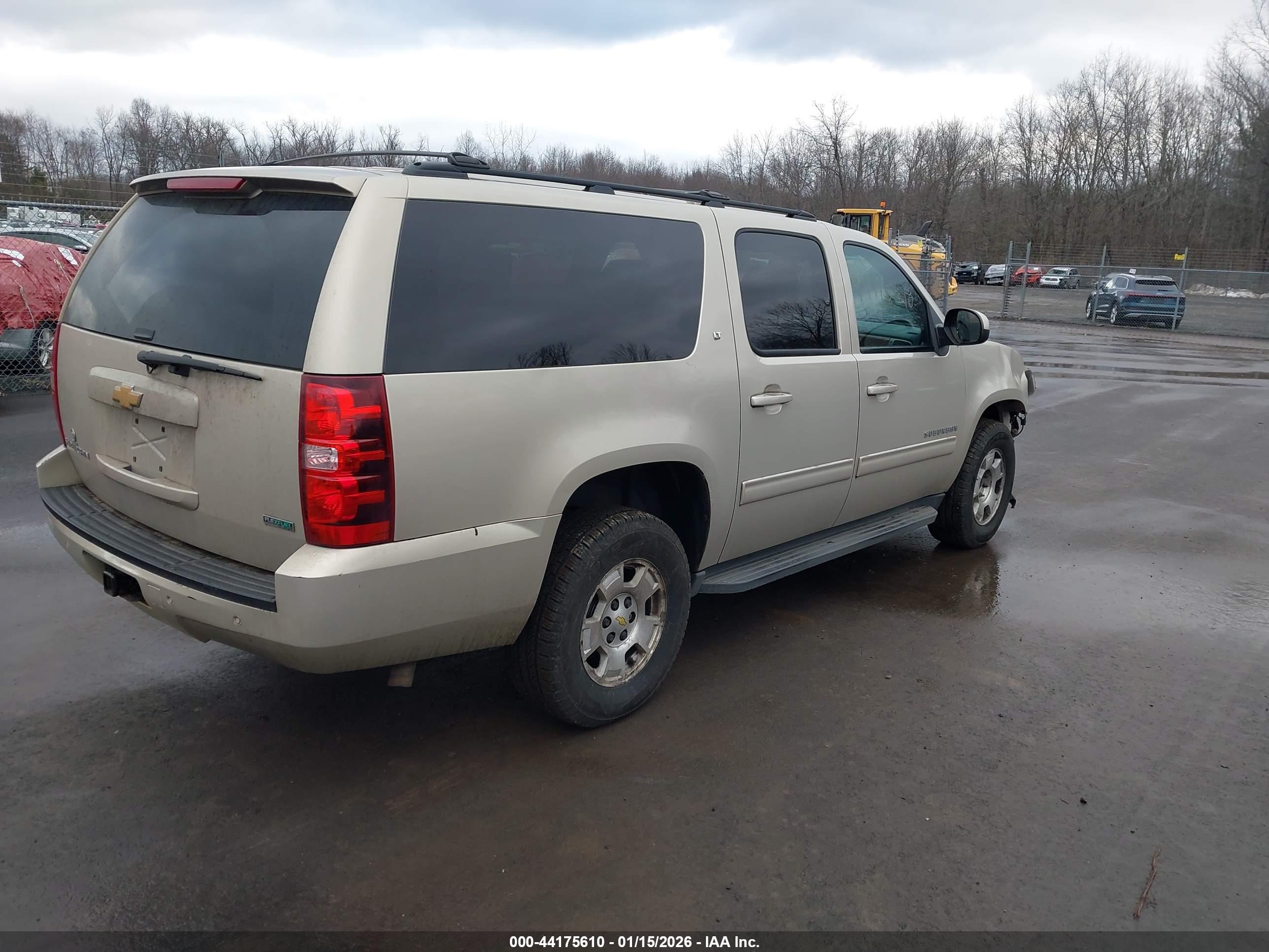 CHEVROLET SUBURBAN image 4