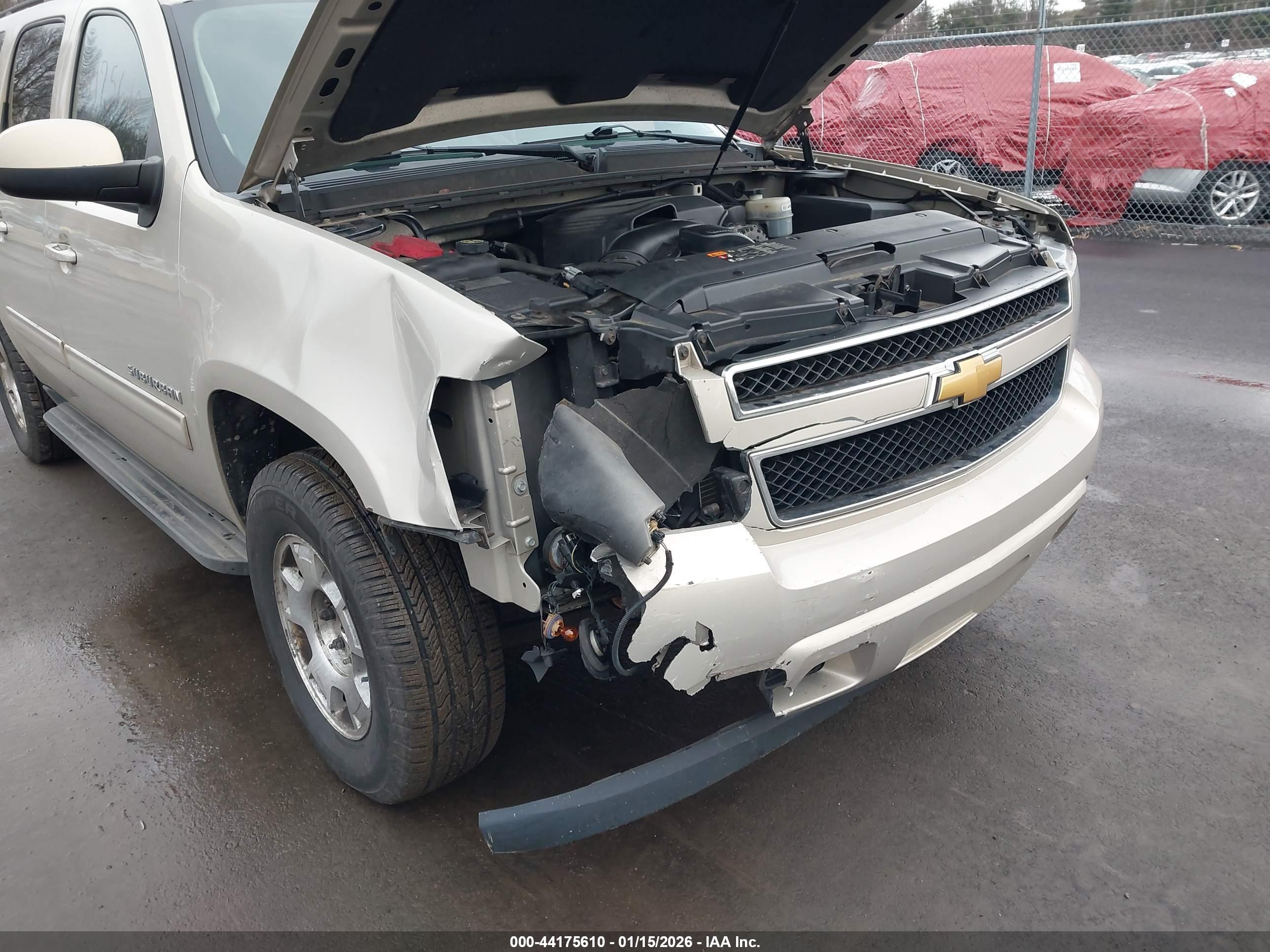 CHEVROLET SUBURBAN image 6