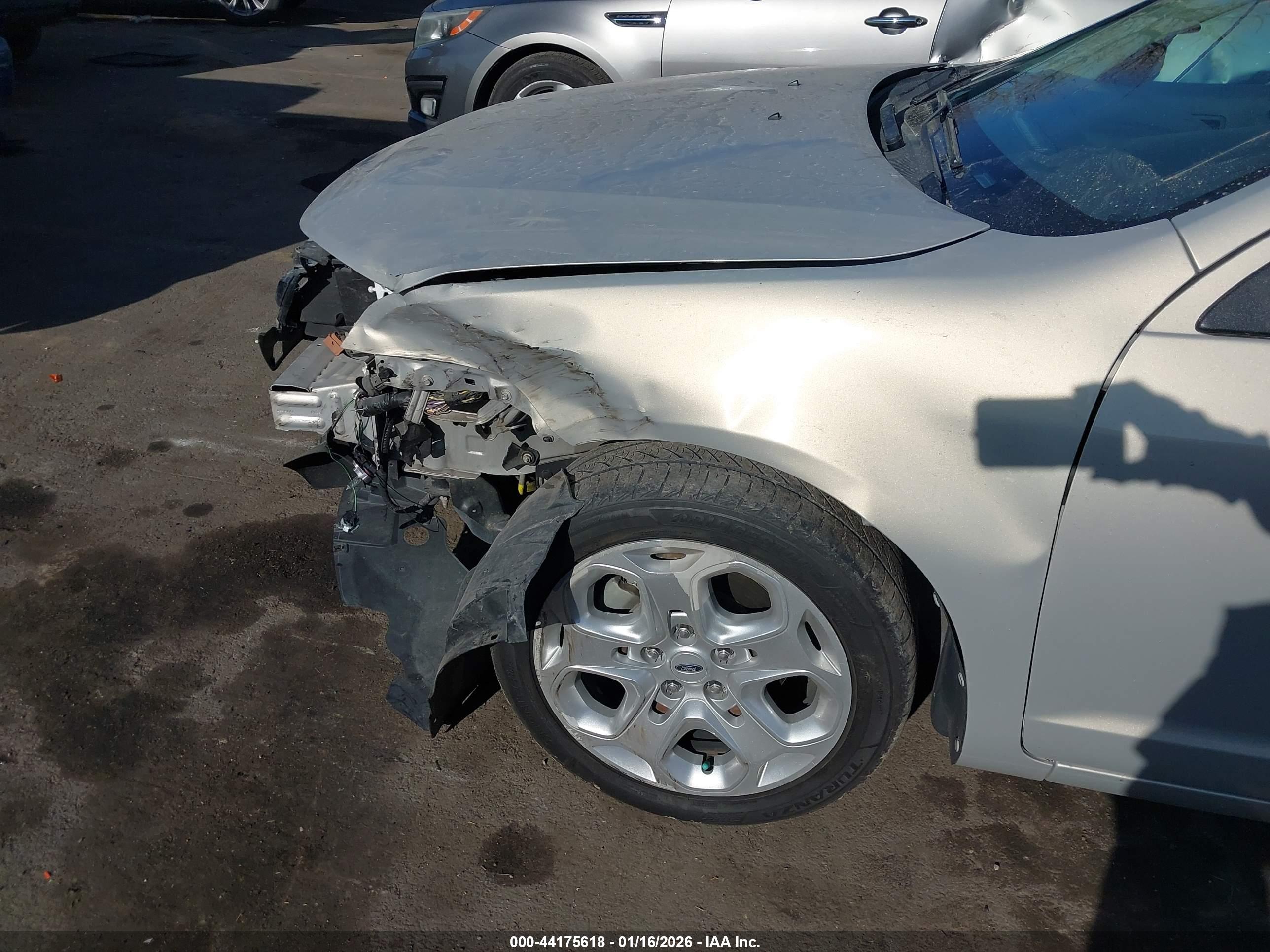 FORD FUSION image 6