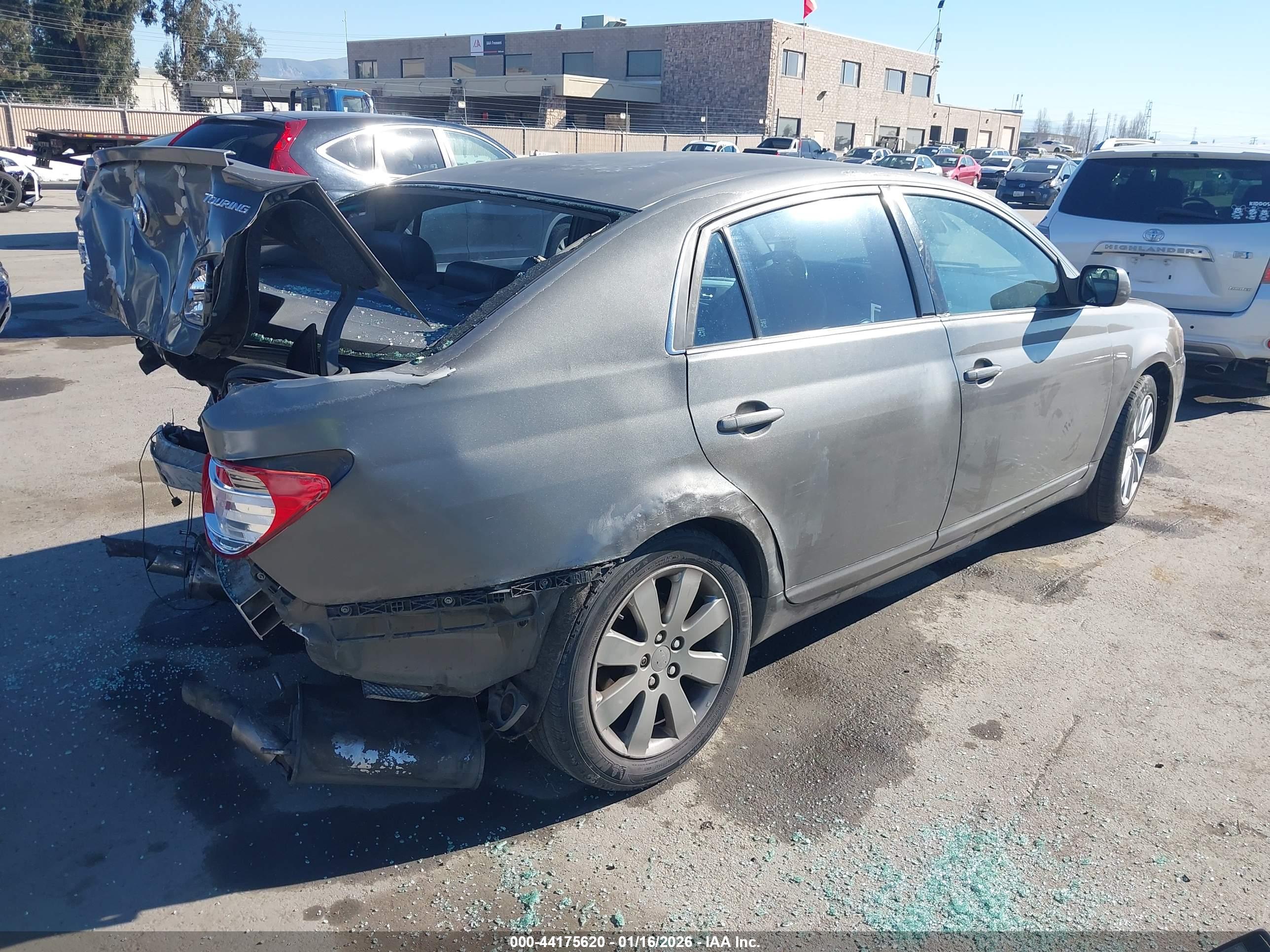 TOYOTA AVALON image 4