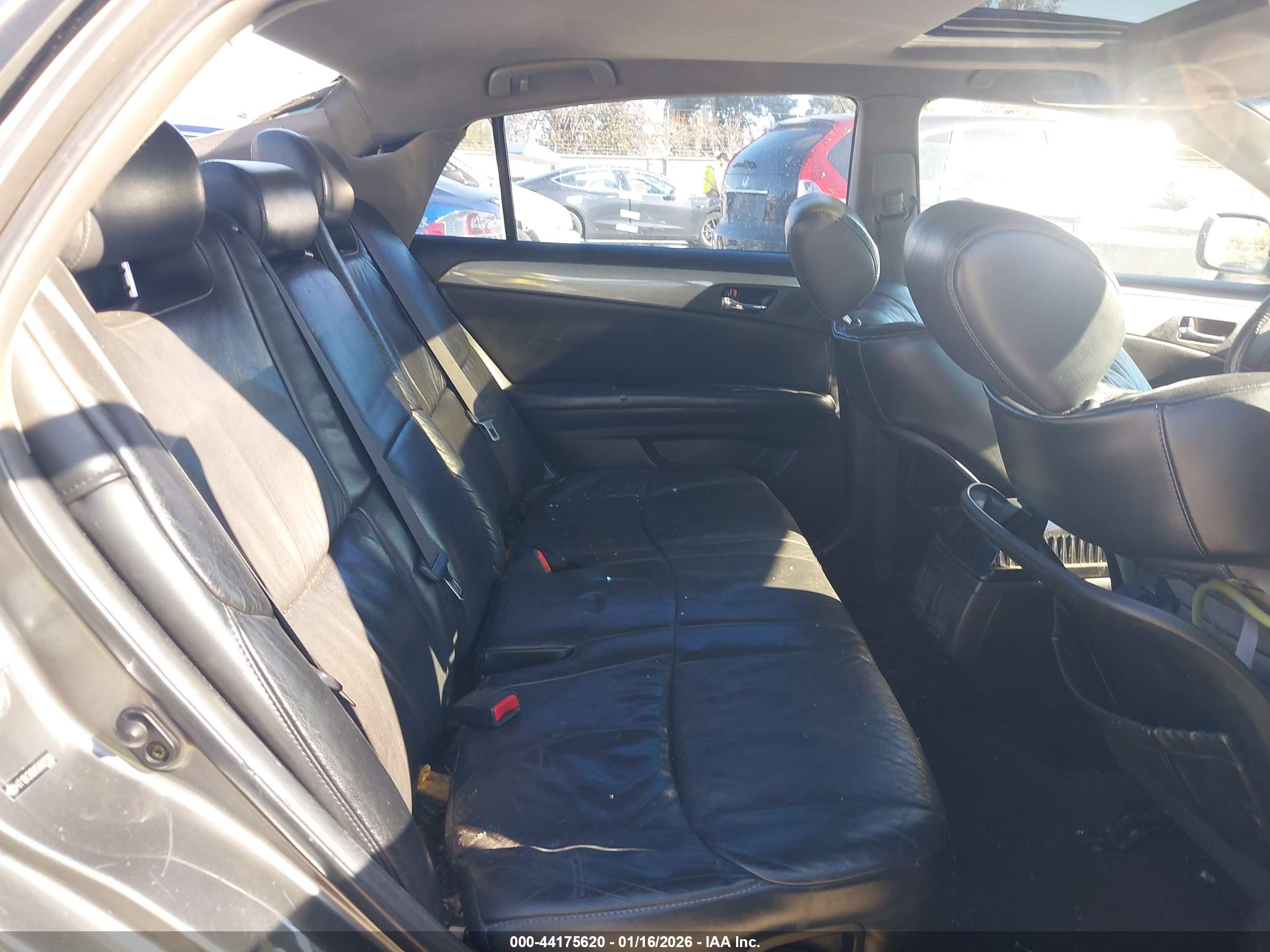 TOYOTA AVALON image 8
