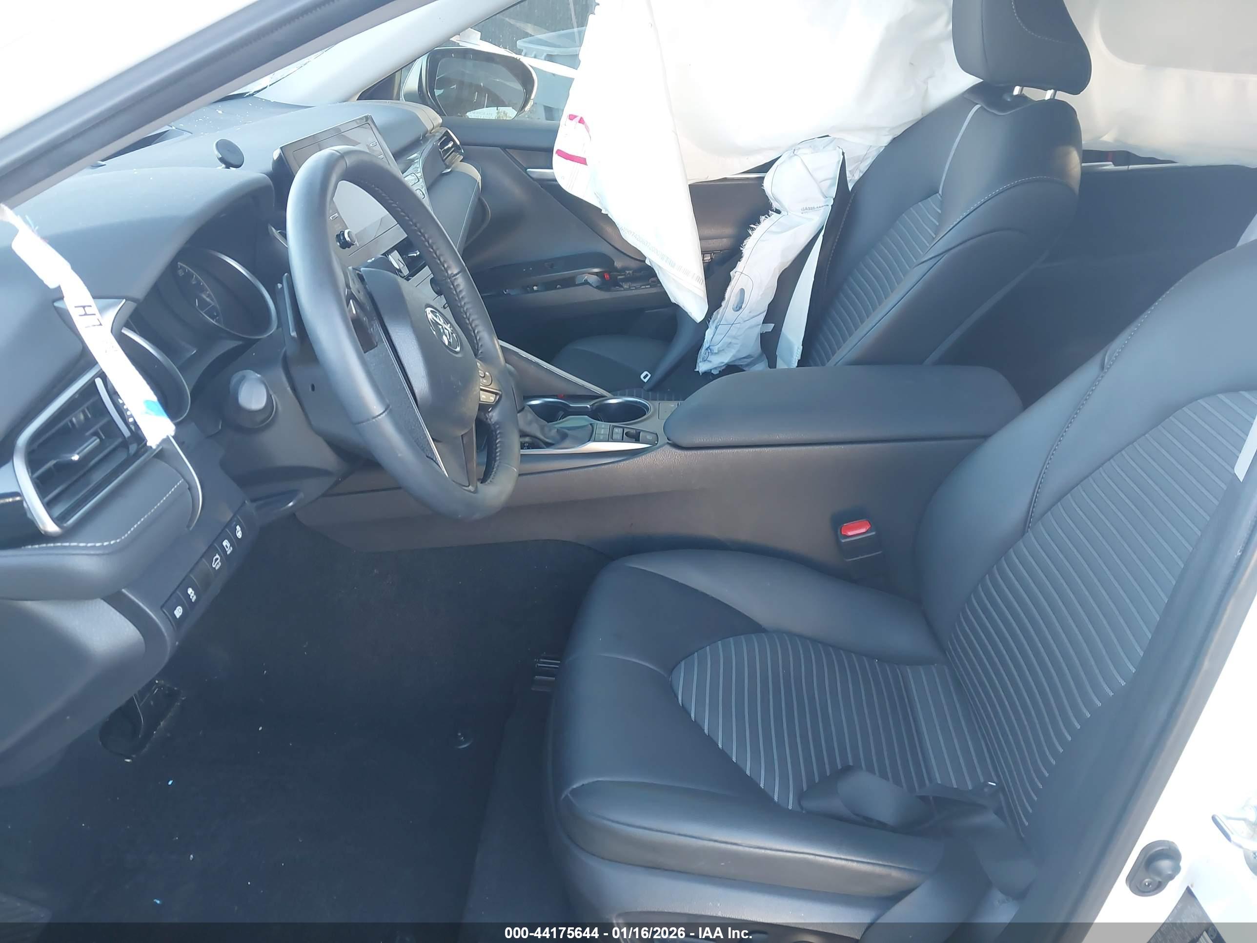 TOYOTA CAMRY image 5
