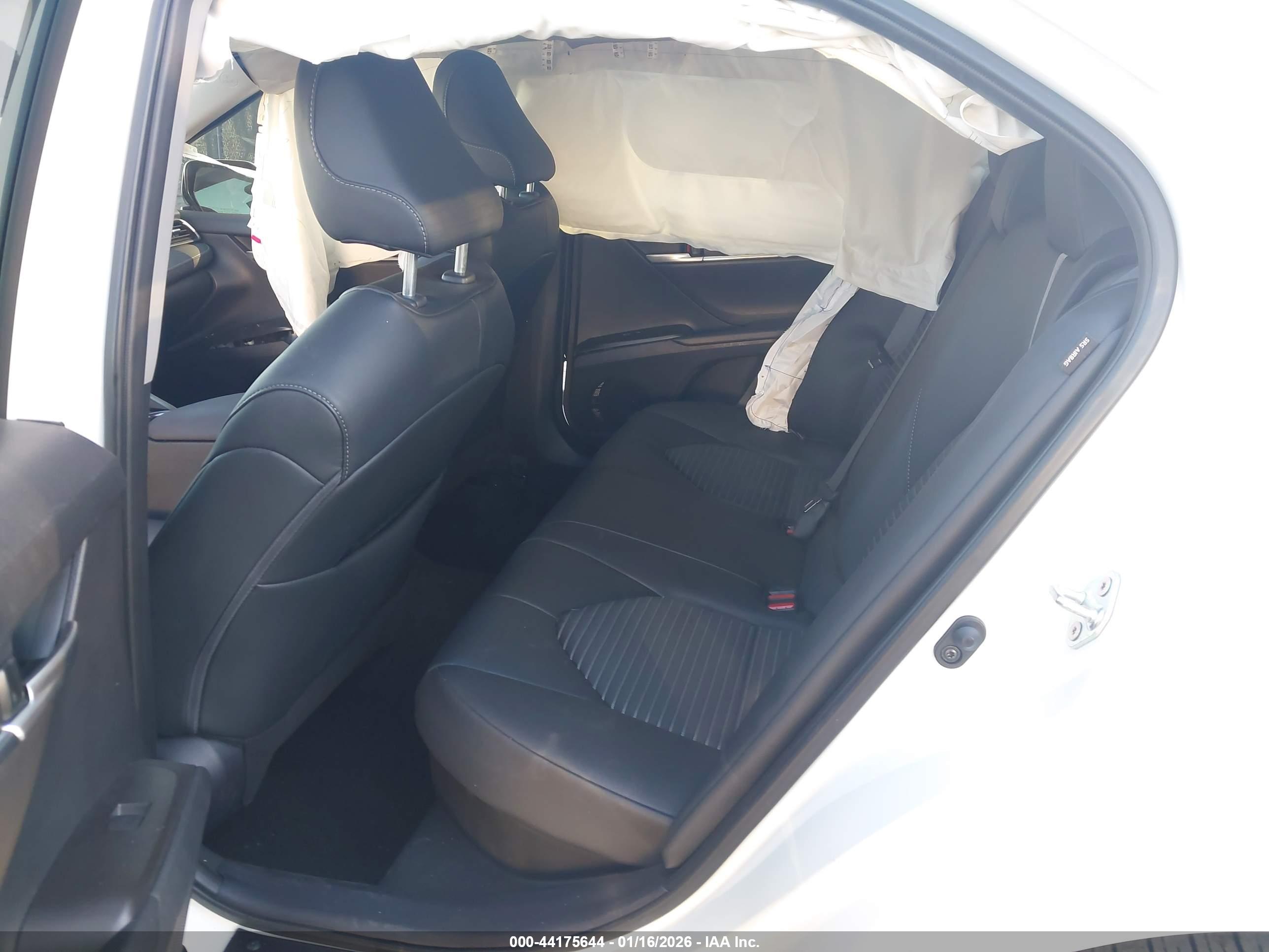 TOYOTA CAMRY image 8