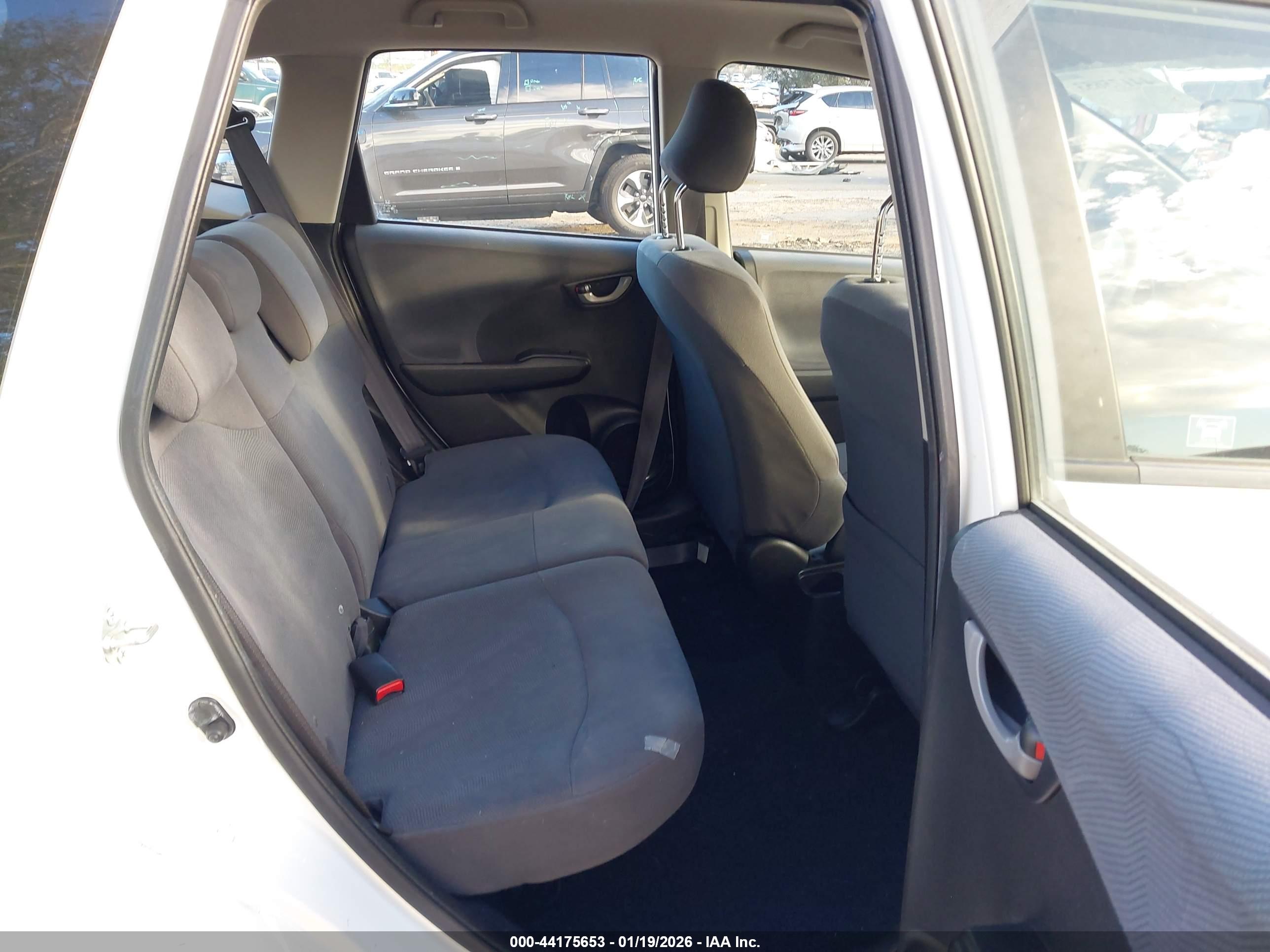 HONDA FIT image 8