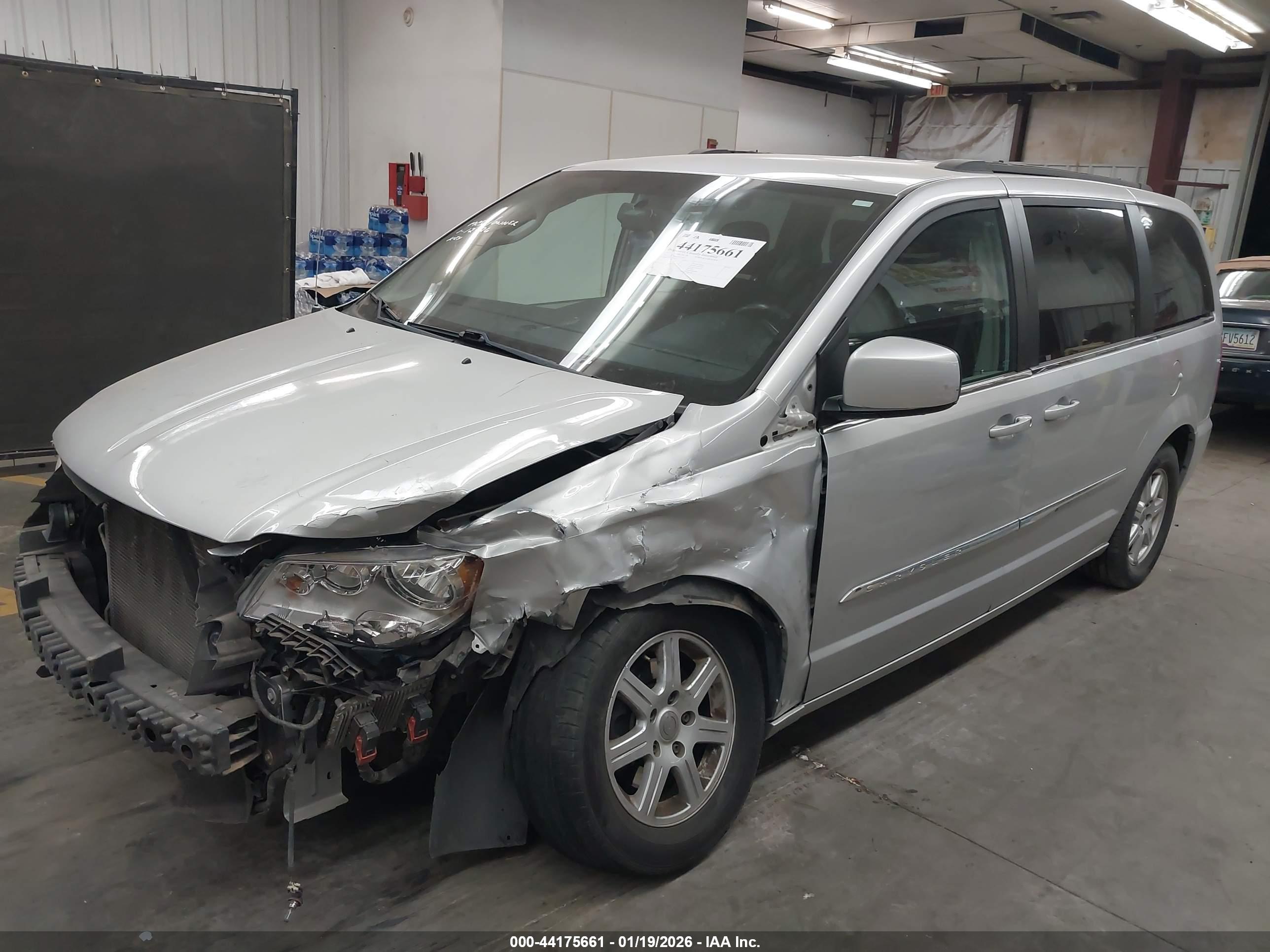 CHRYSLER TOWN image 2