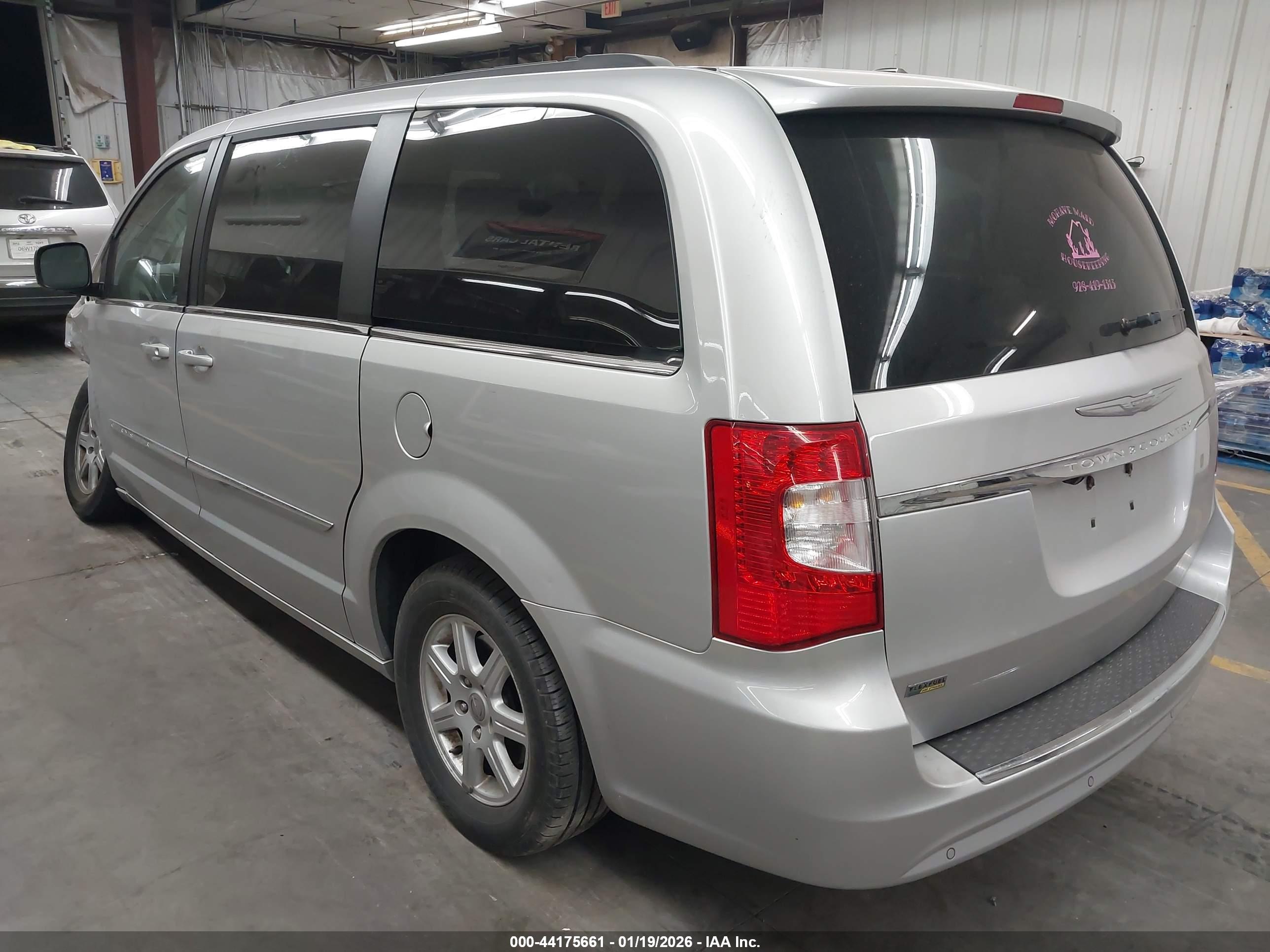 CHRYSLER TOWN image 3