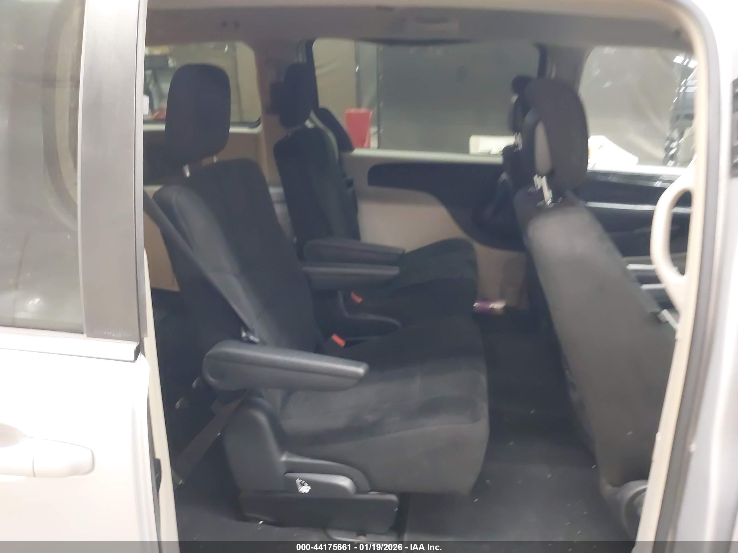 CHRYSLER TOWN image 8