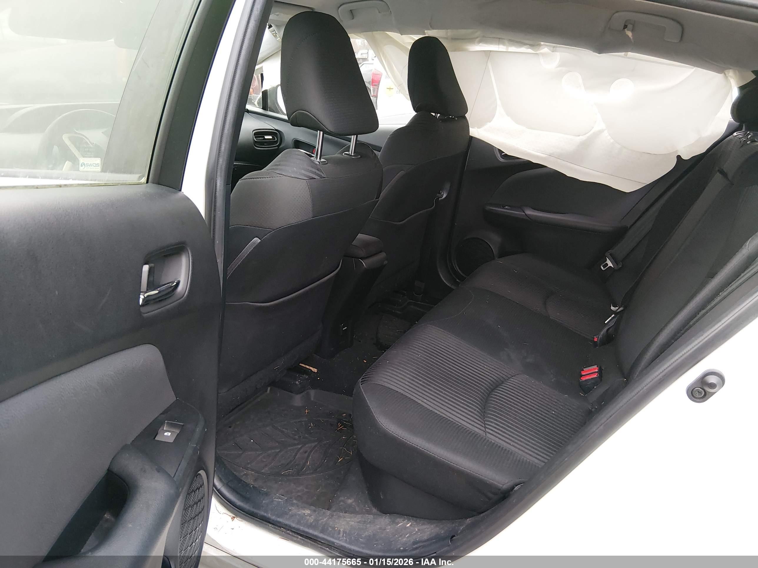 TOYOTA PRIUS image 8