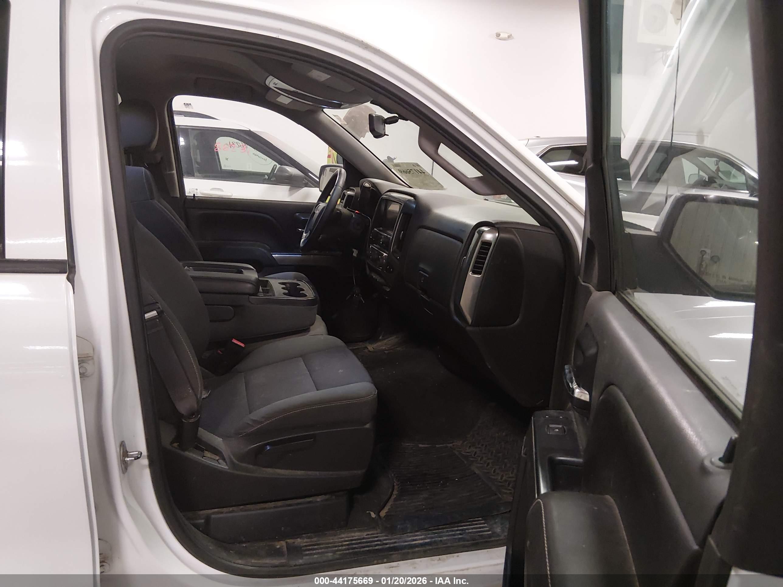CHEVROLET SILVERADO image 5