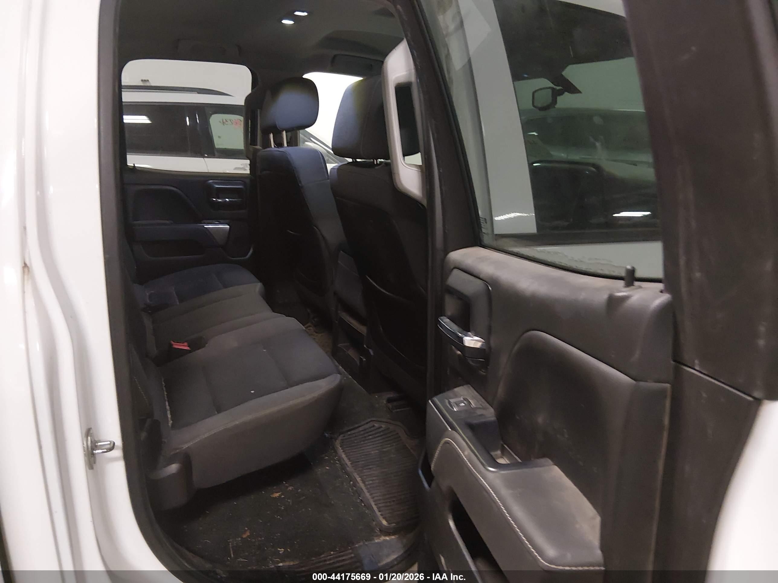 CHEVROLET SILVERADO image 8