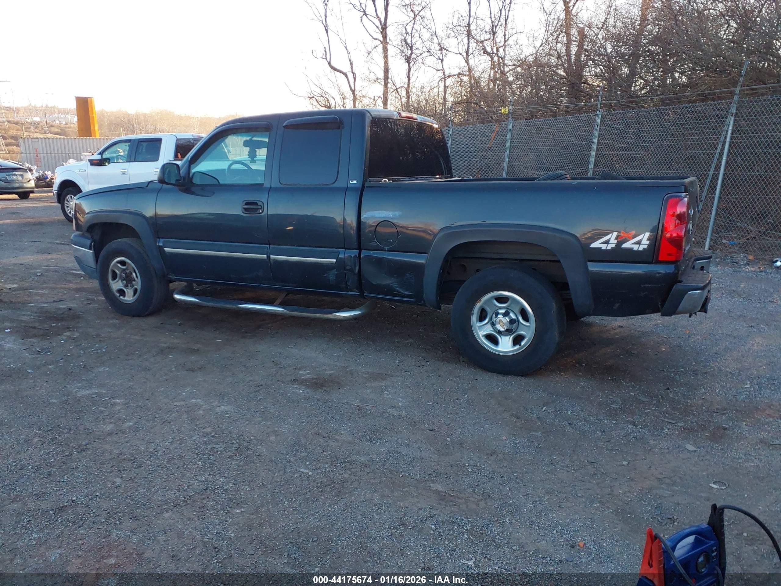 CHEVROLET SILVERADO image 3