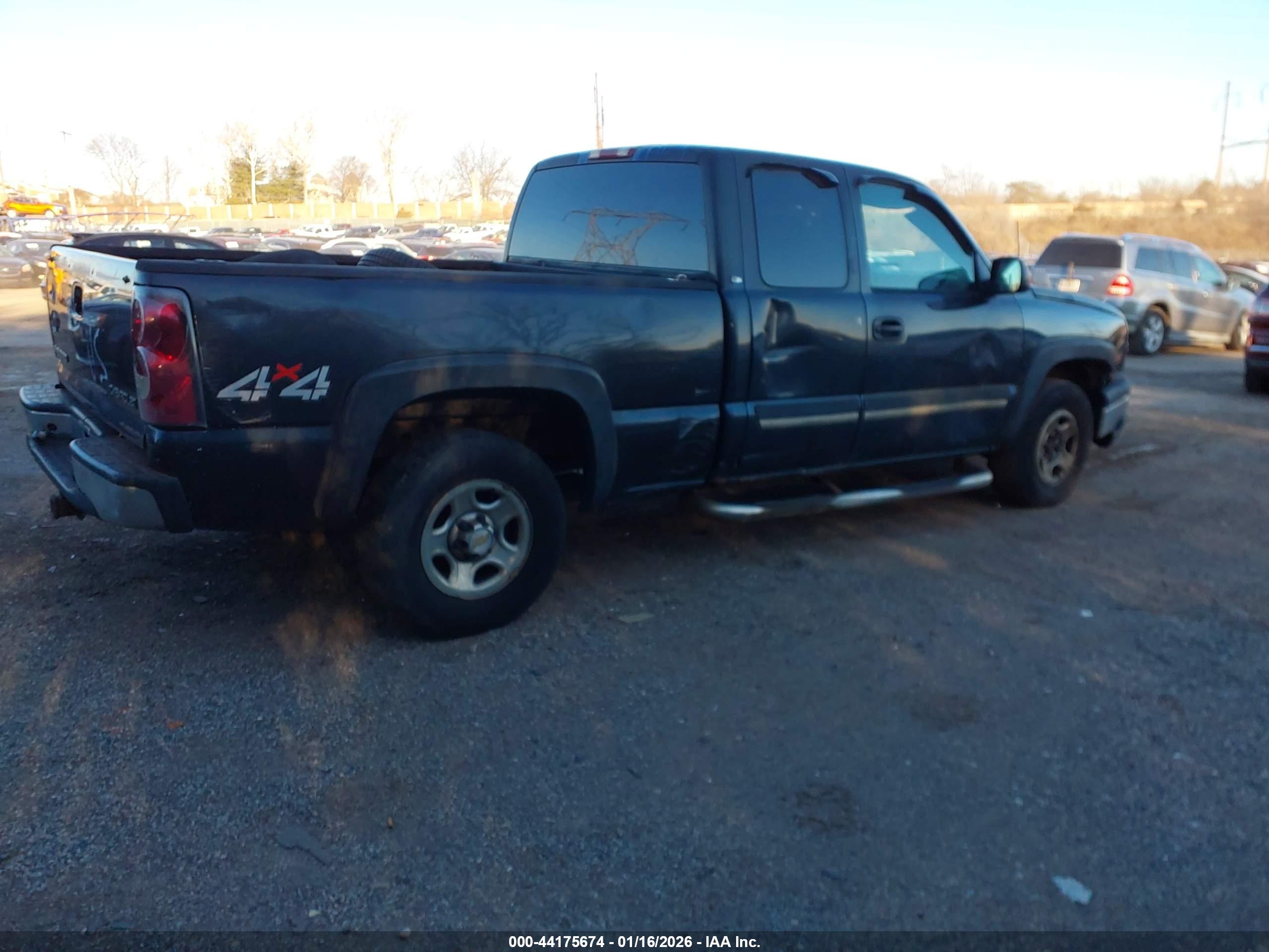CHEVROLET SILVERADO image 4