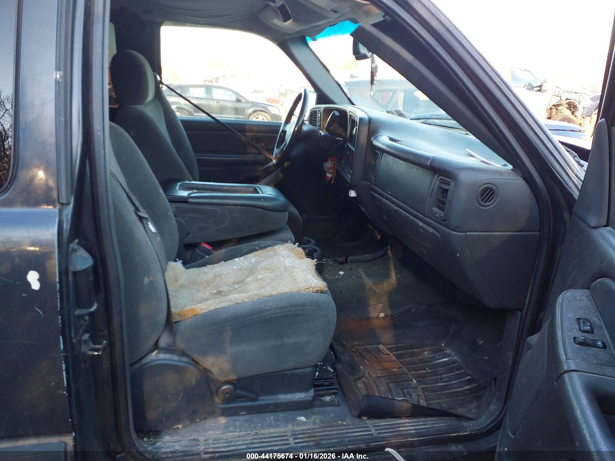 CHEVROLET SILVERADO image 5