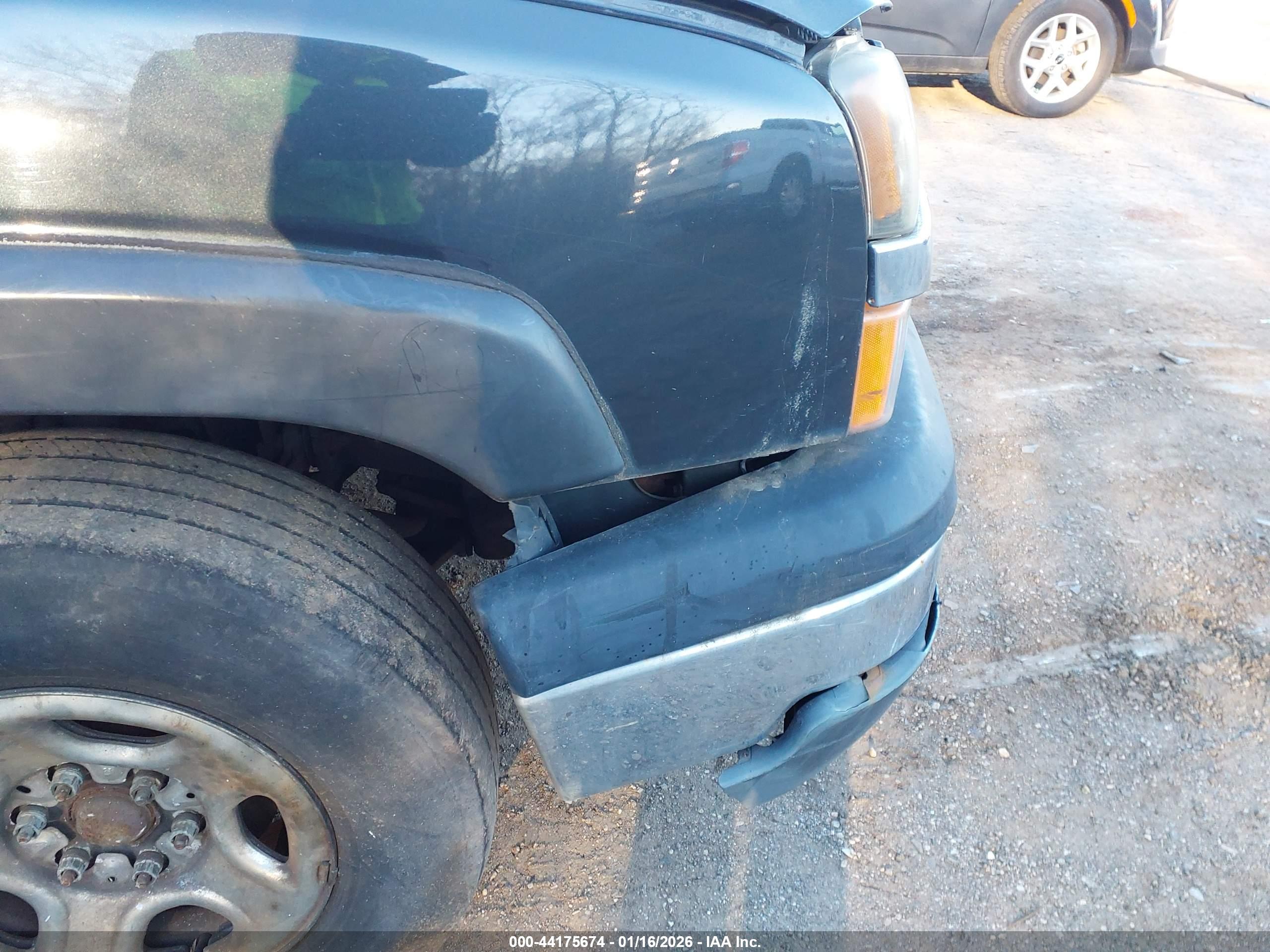 CHEVROLET SILVERADO image 6