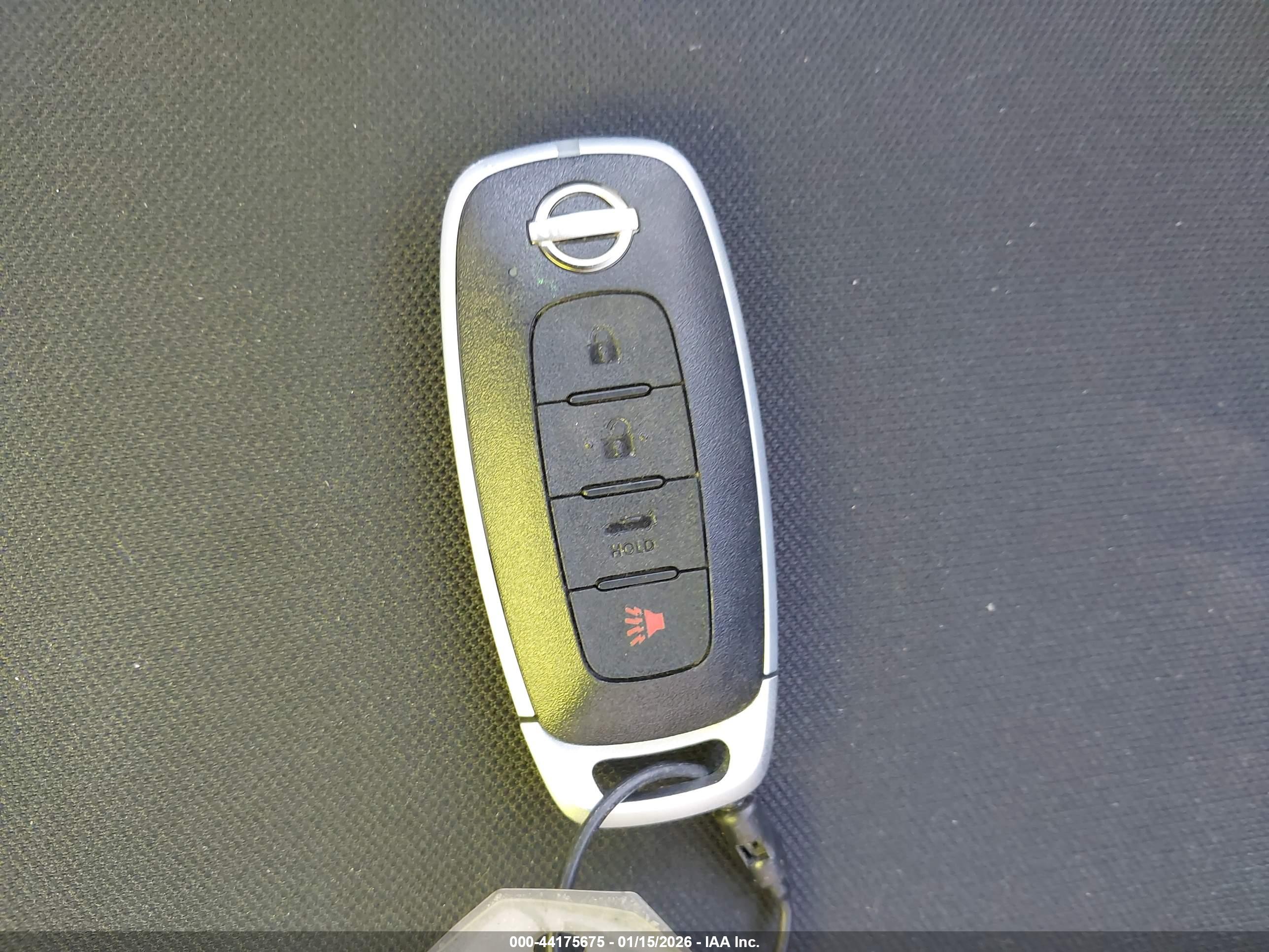 NISSAN VERSA image 11