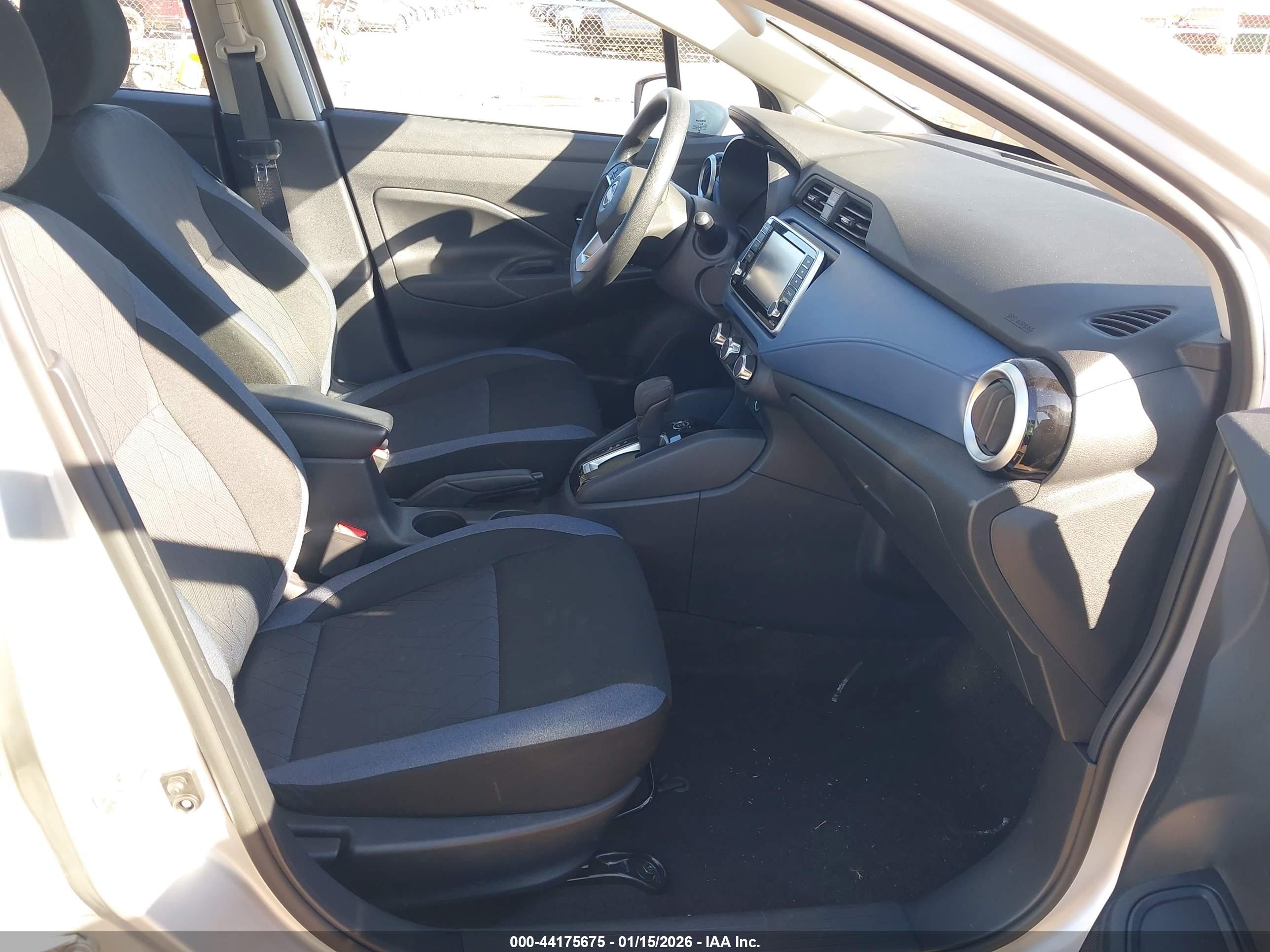 NISSAN VERSA image 5