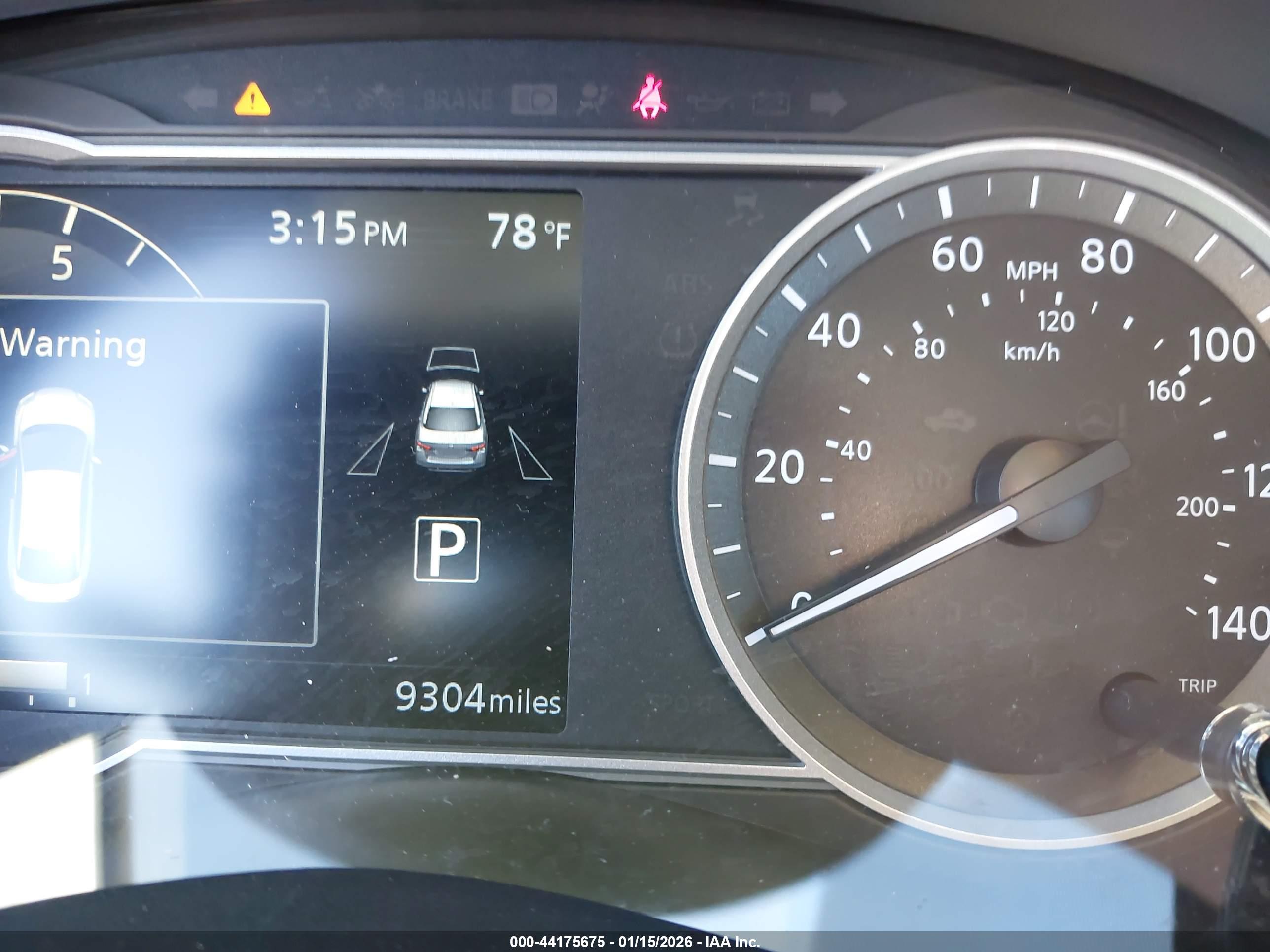 NISSAN VERSA image 7