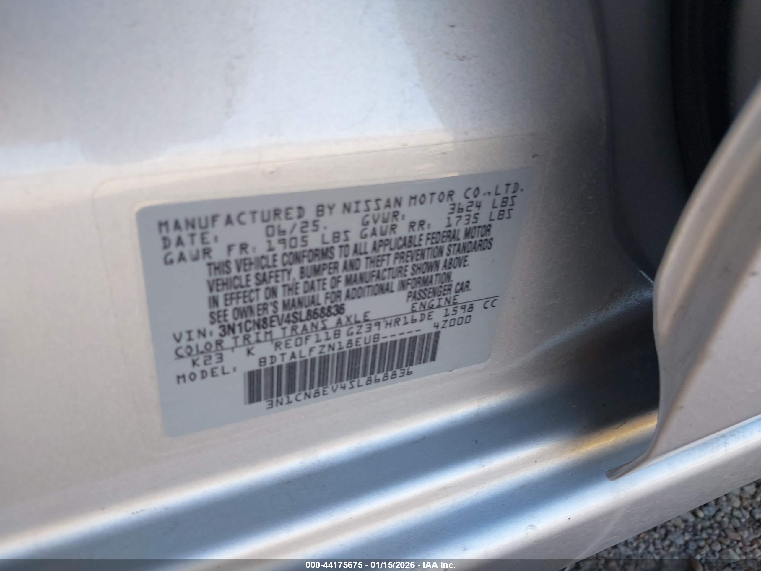 NISSAN VERSA image 9
