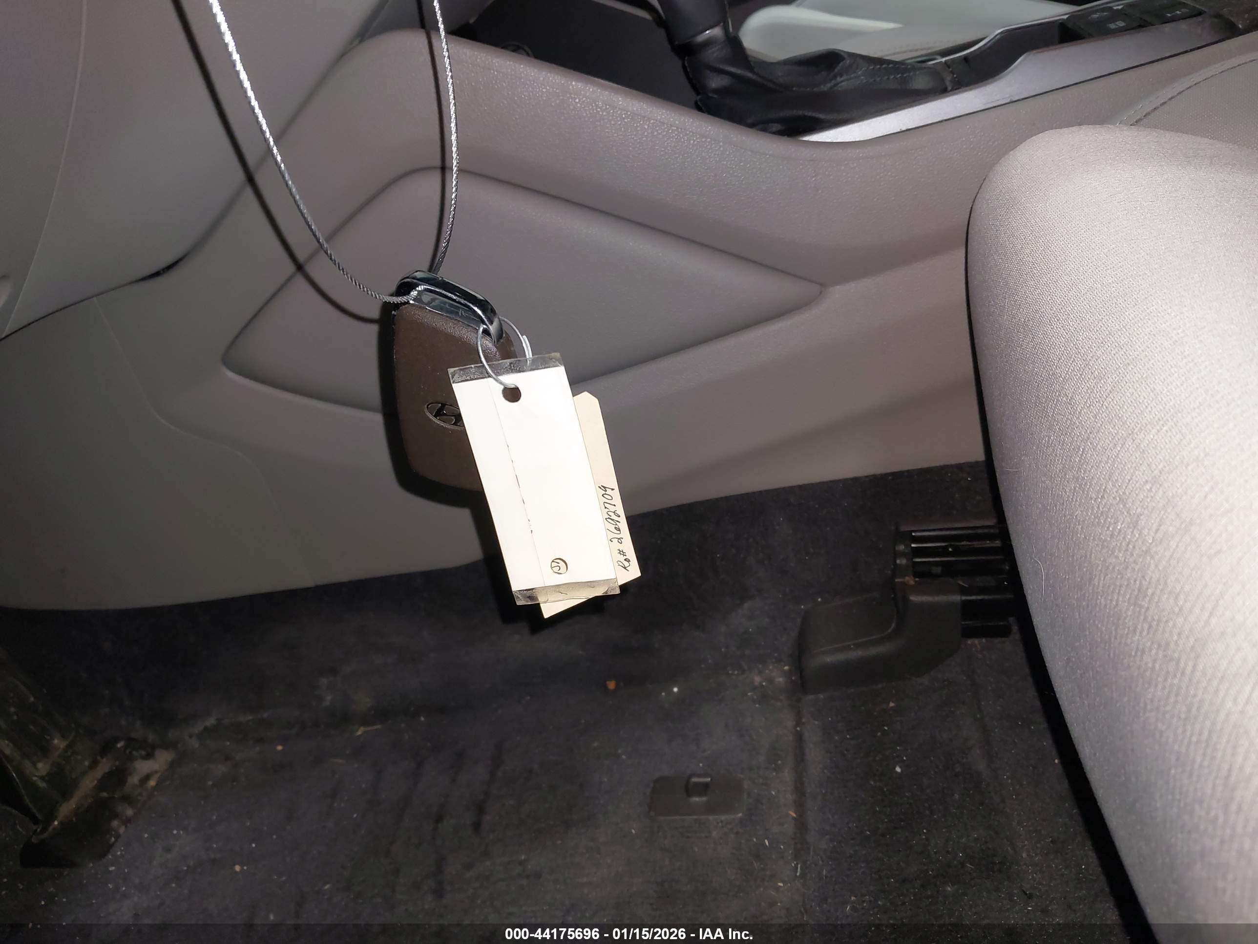 HYUNDAI TUCSON image 11
