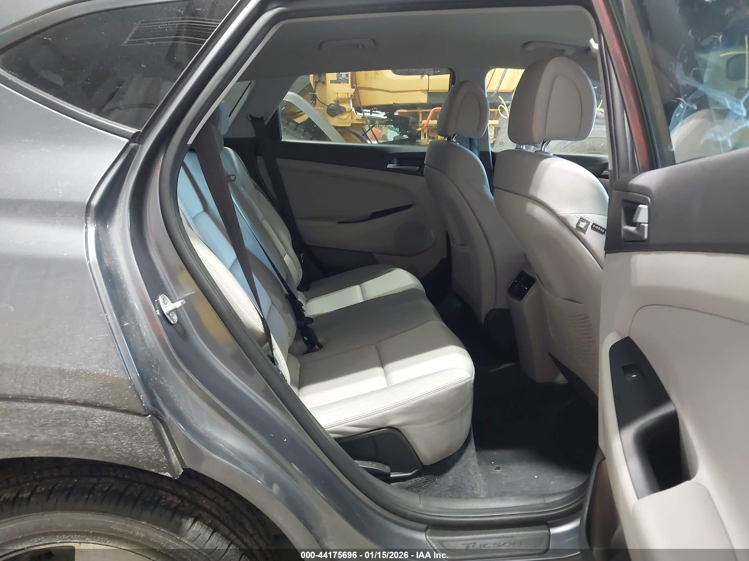 HYUNDAI TUCSON image 8