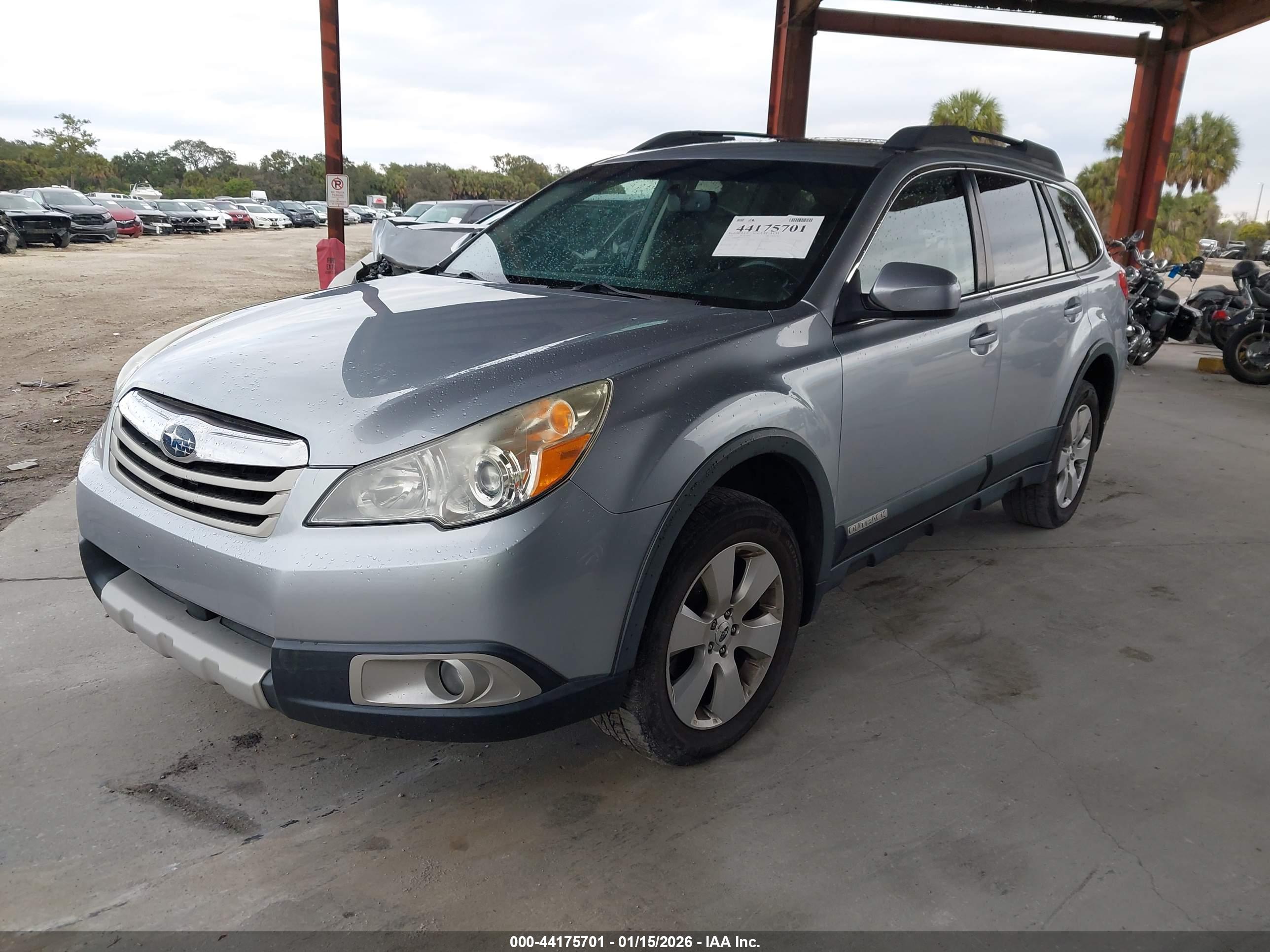 SUBARU OUTBACK image 2