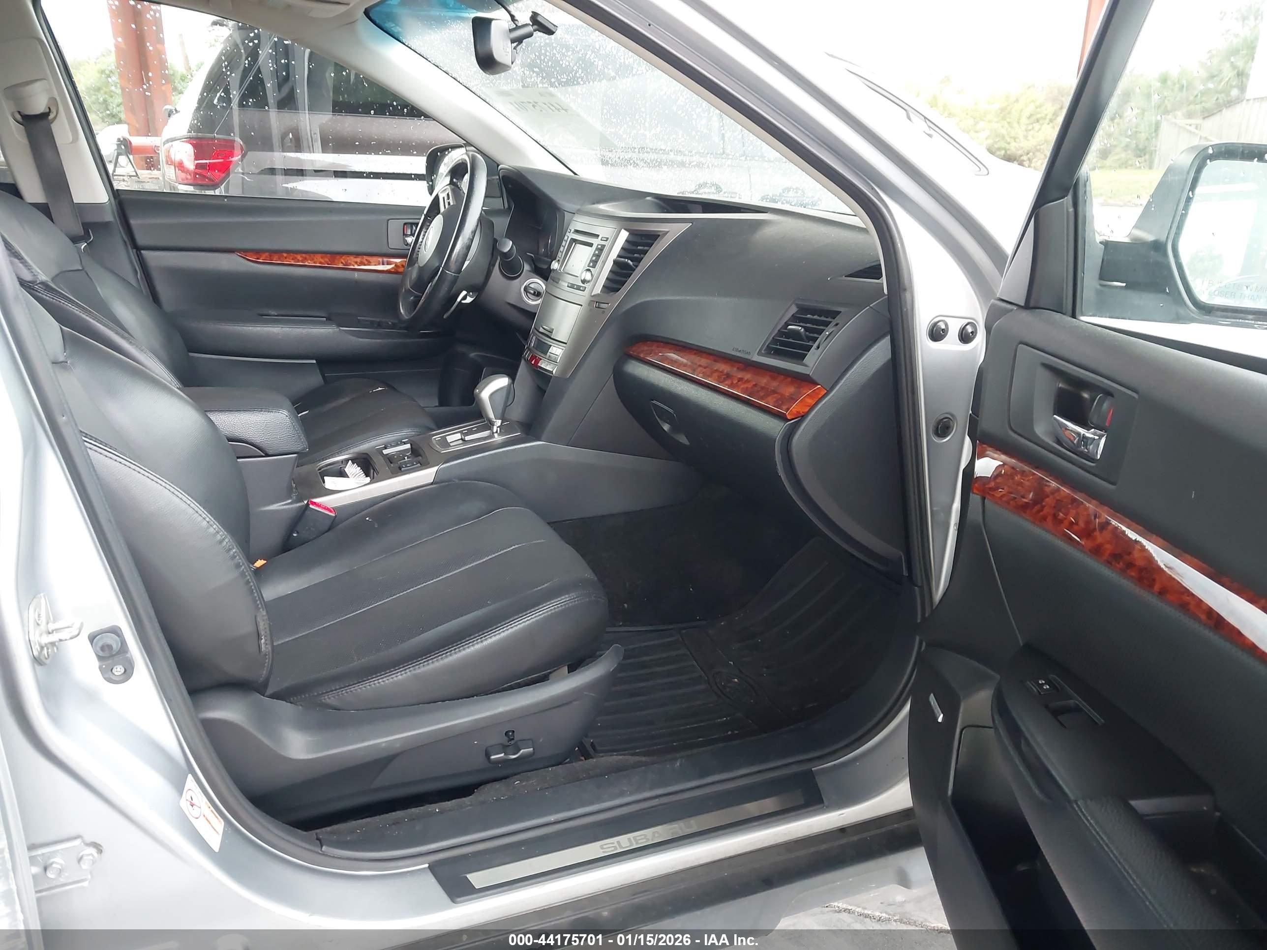 SUBARU OUTBACK image 5
