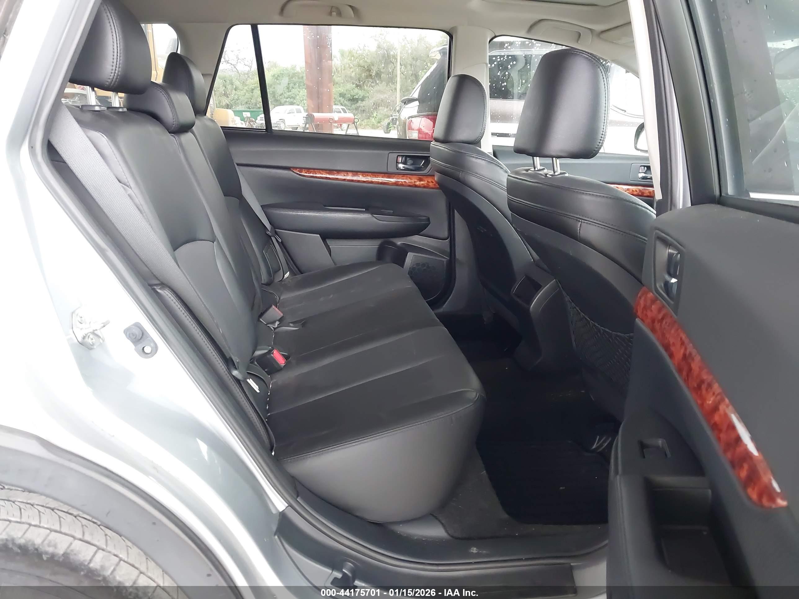 SUBARU OUTBACK image 8
