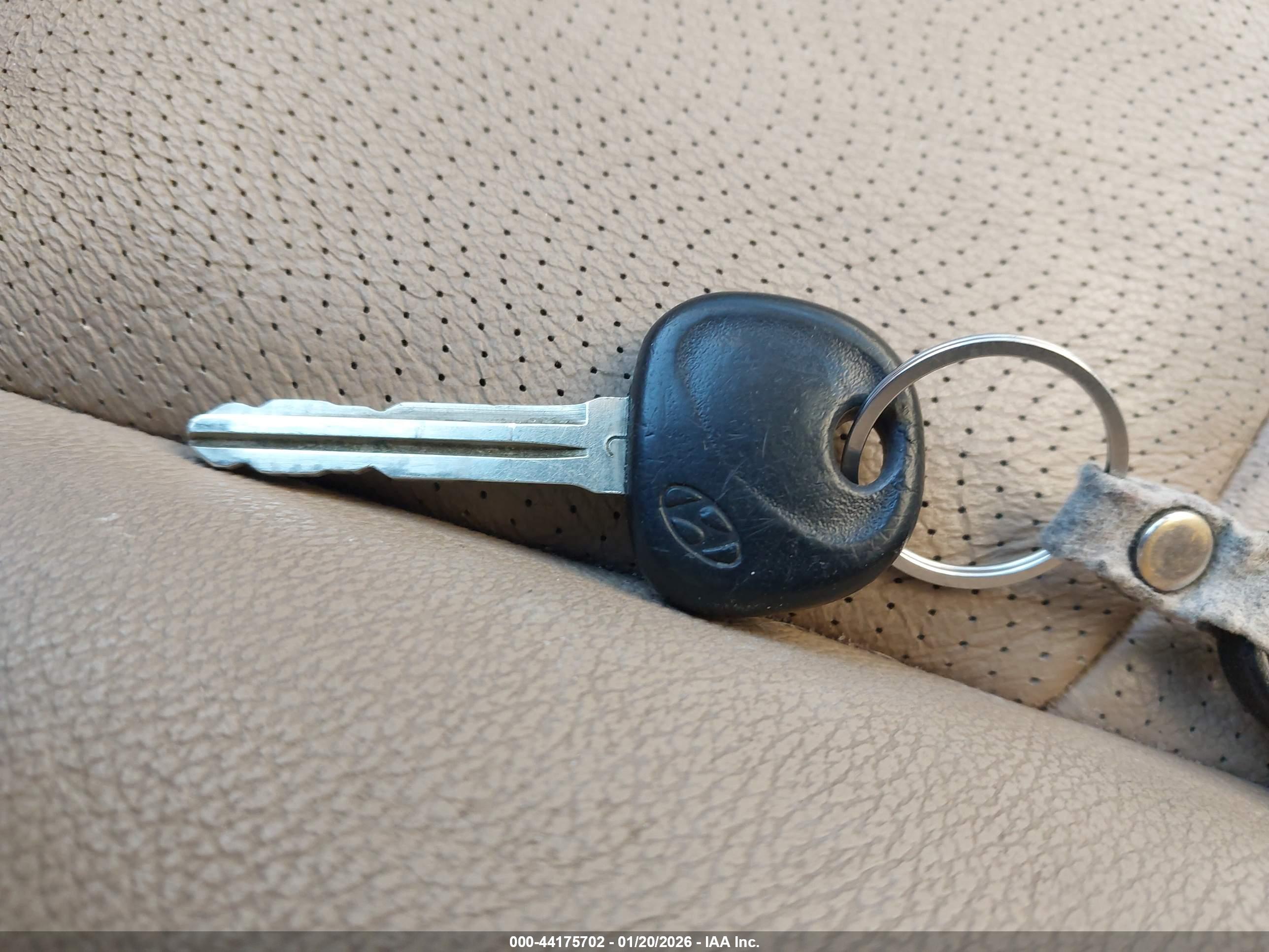 HYUNDAI ELANTRA image 11