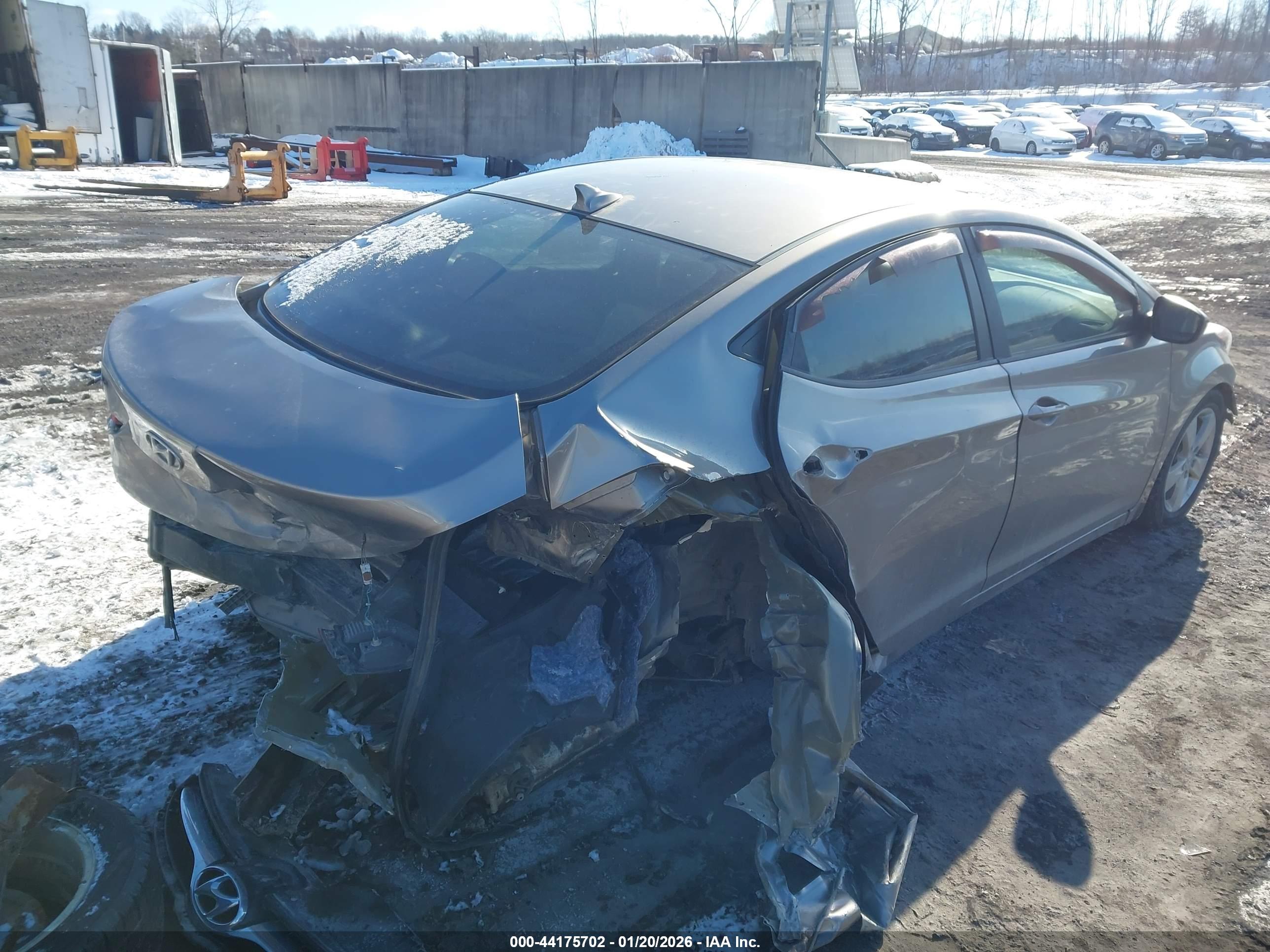 HYUNDAI ELANTRA image 4