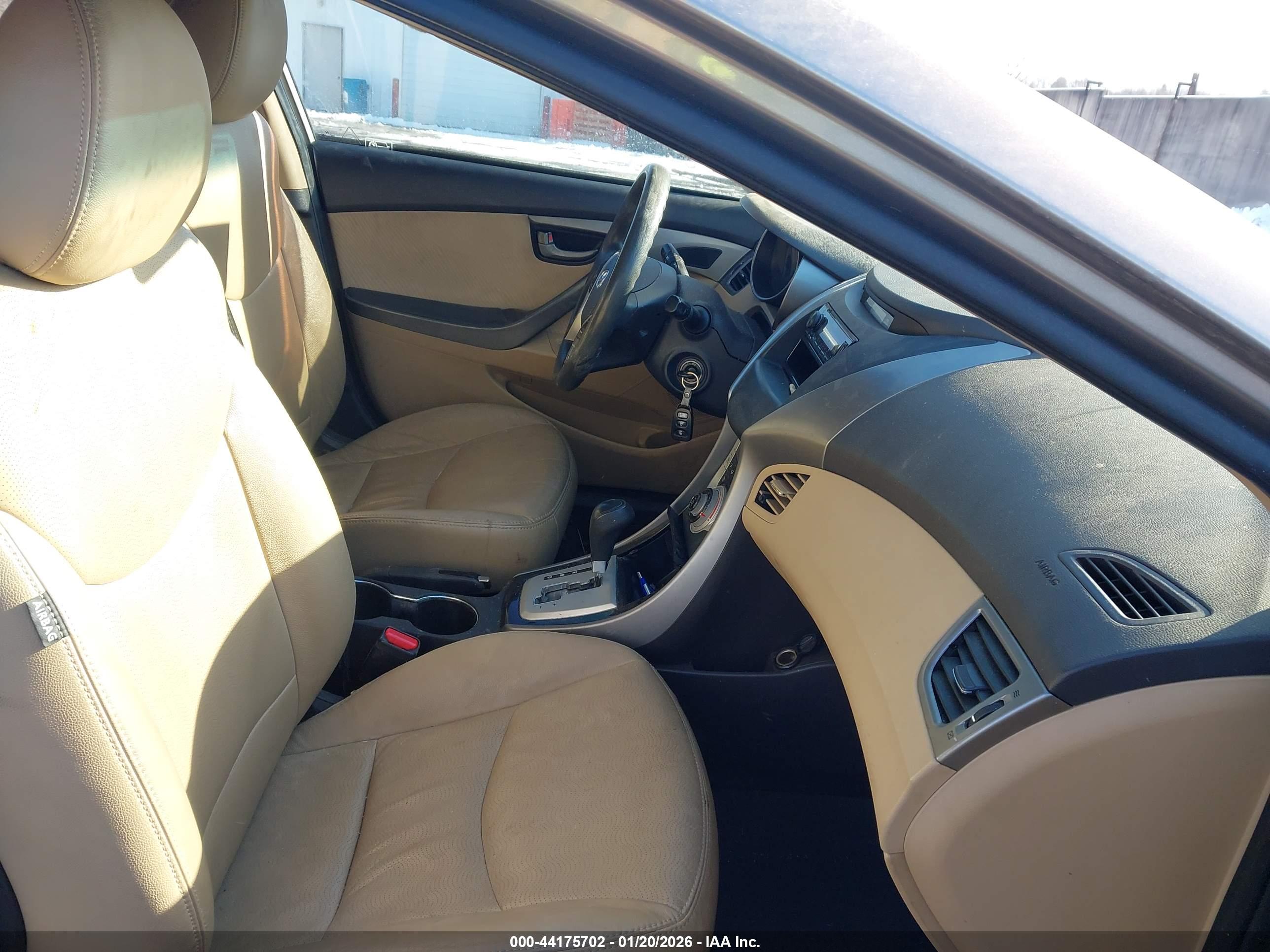 HYUNDAI ELANTRA image 5