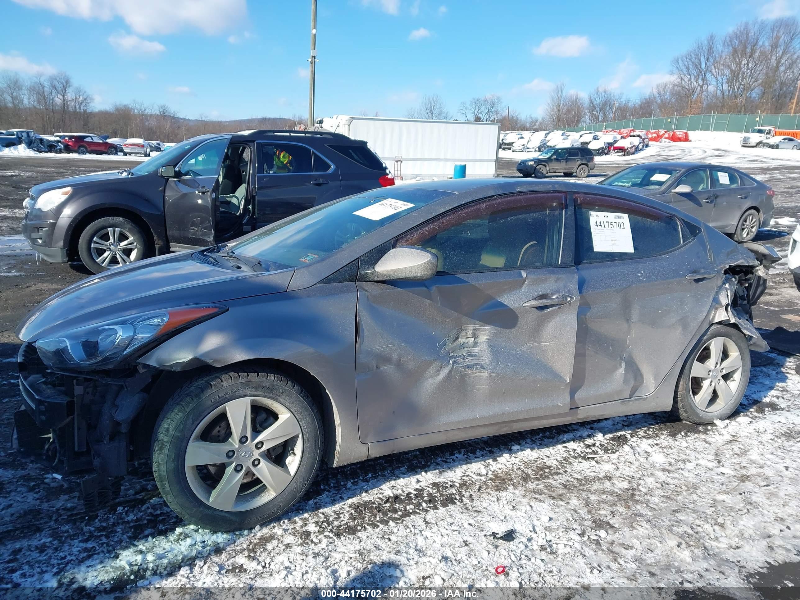 HYUNDAI ELANTRA image 6