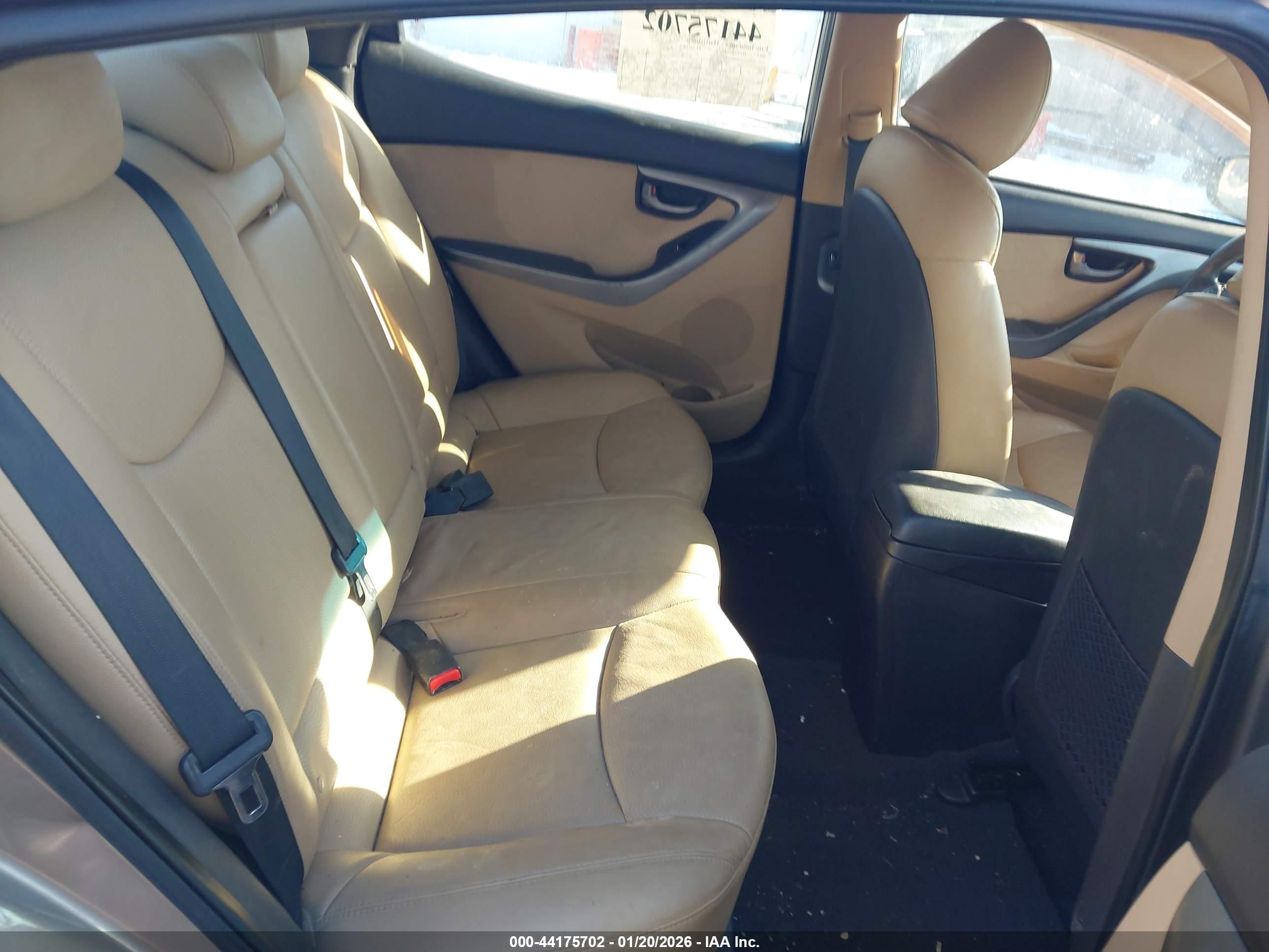 HYUNDAI ELANTRA image 8