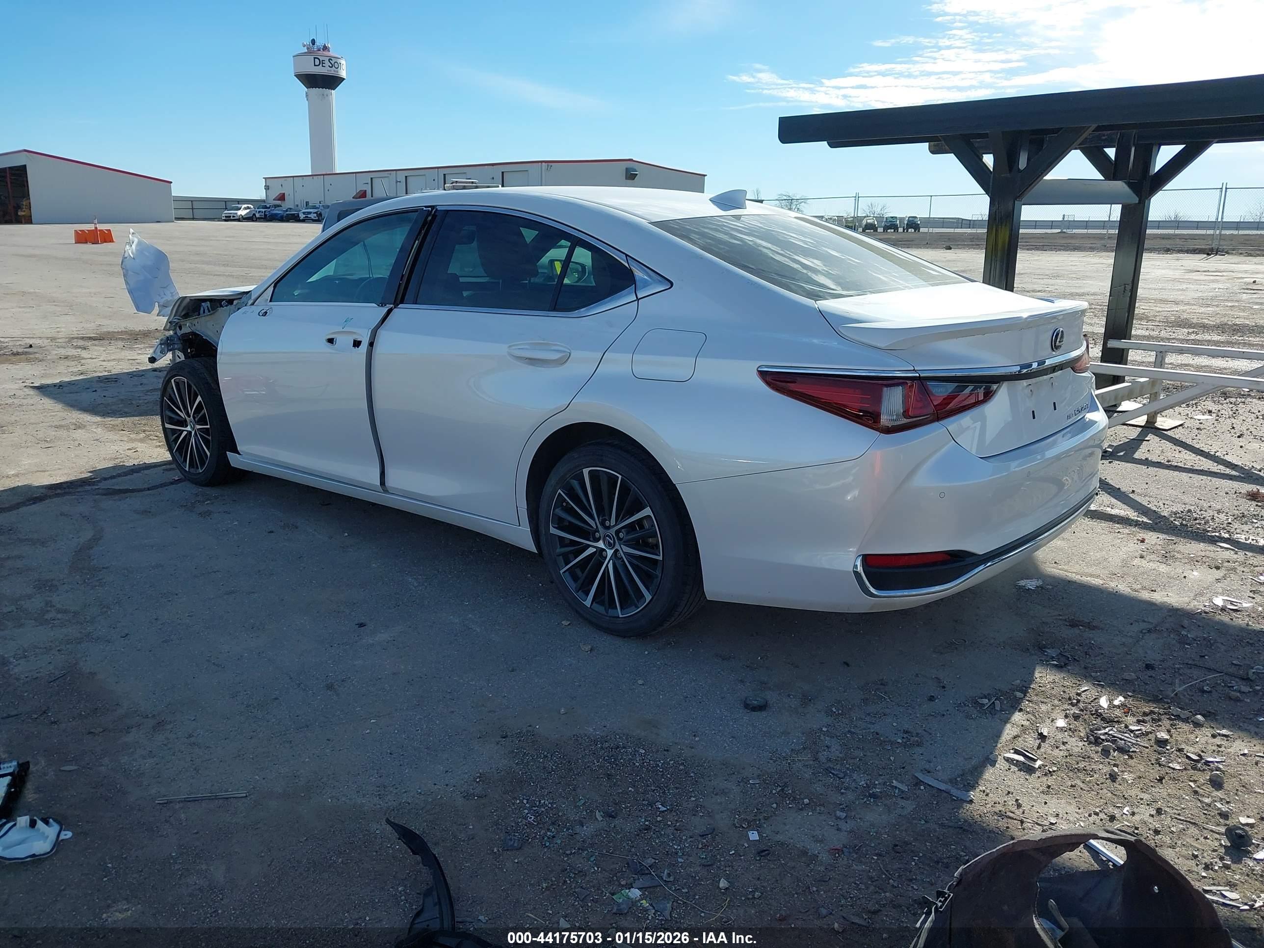 LEXUS ES image 3