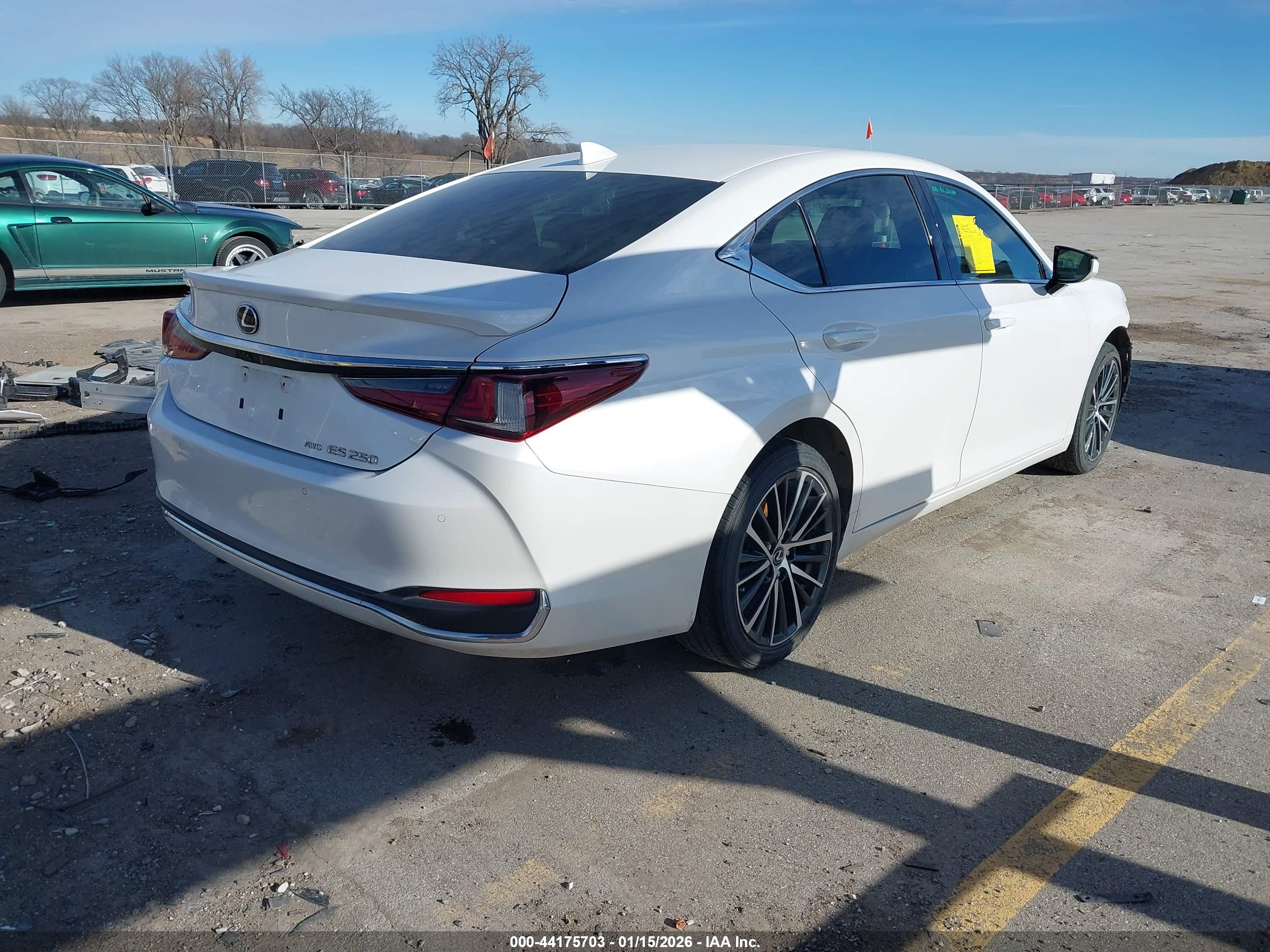 LEXUS ES image 4