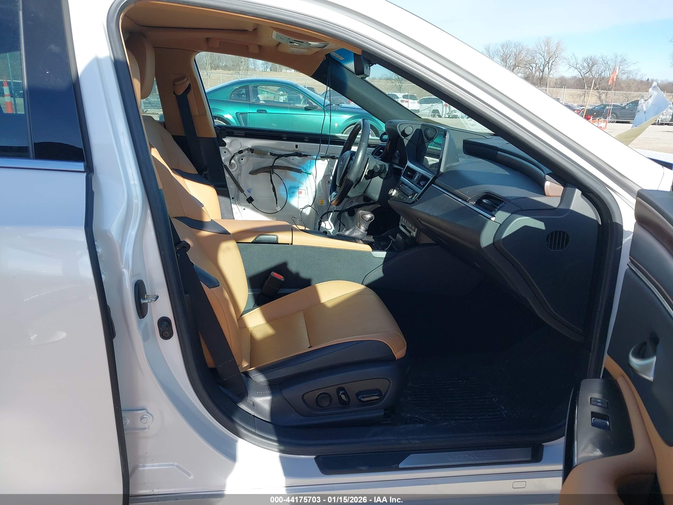 LEXUS ES image 5