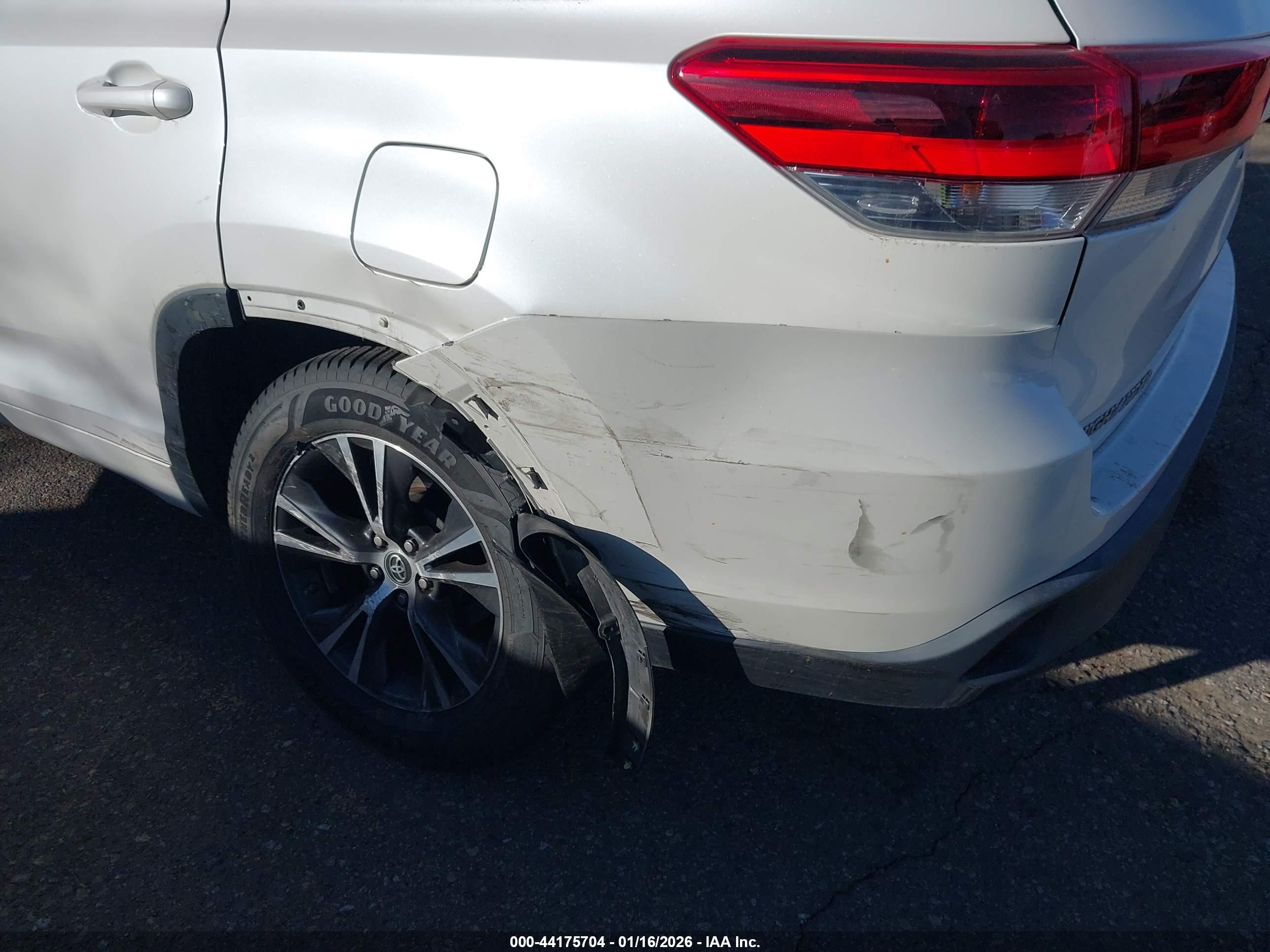 TOYOTA HIGHLANDER image 6