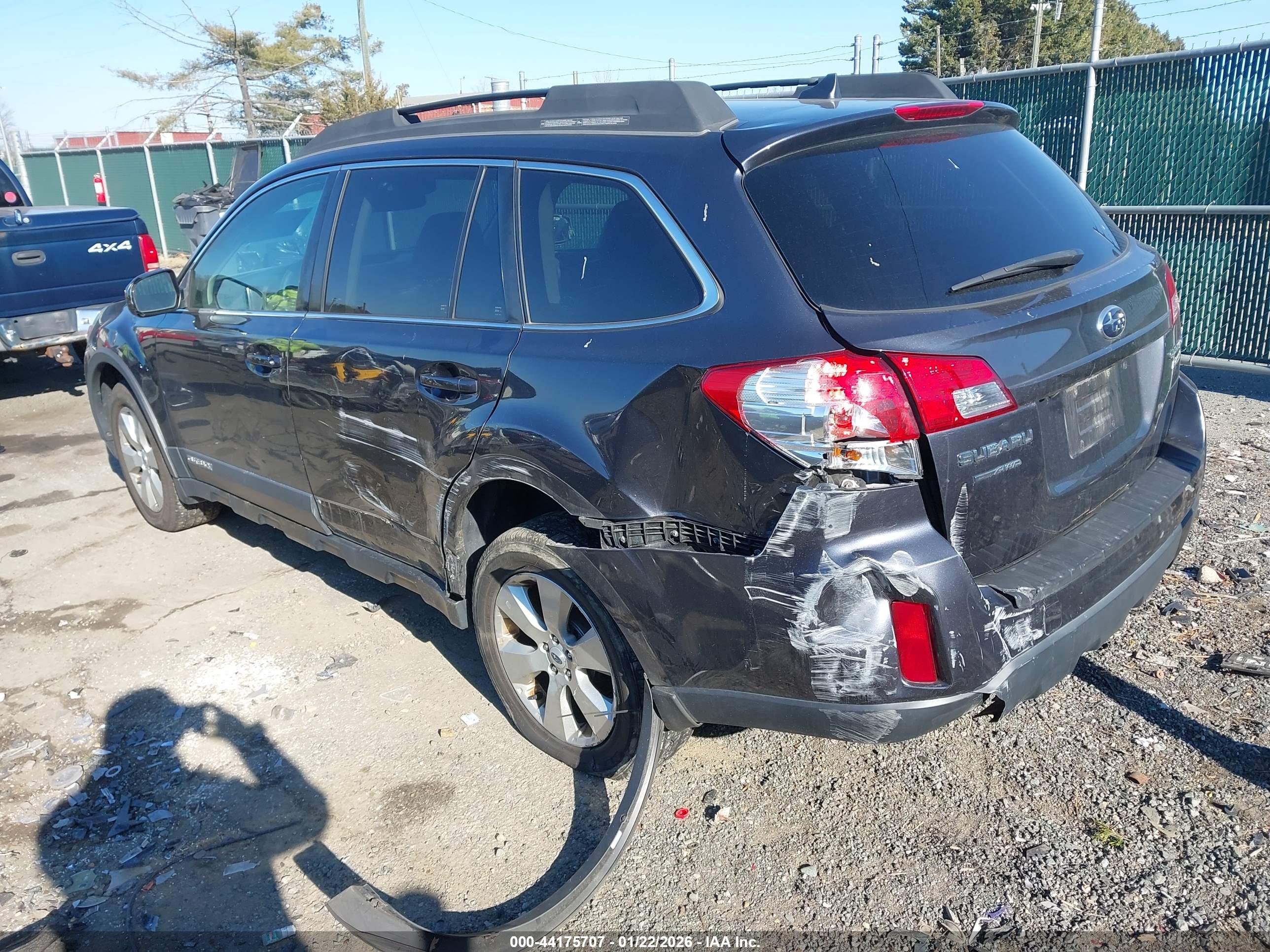SUBARU OUTBACK image 3
