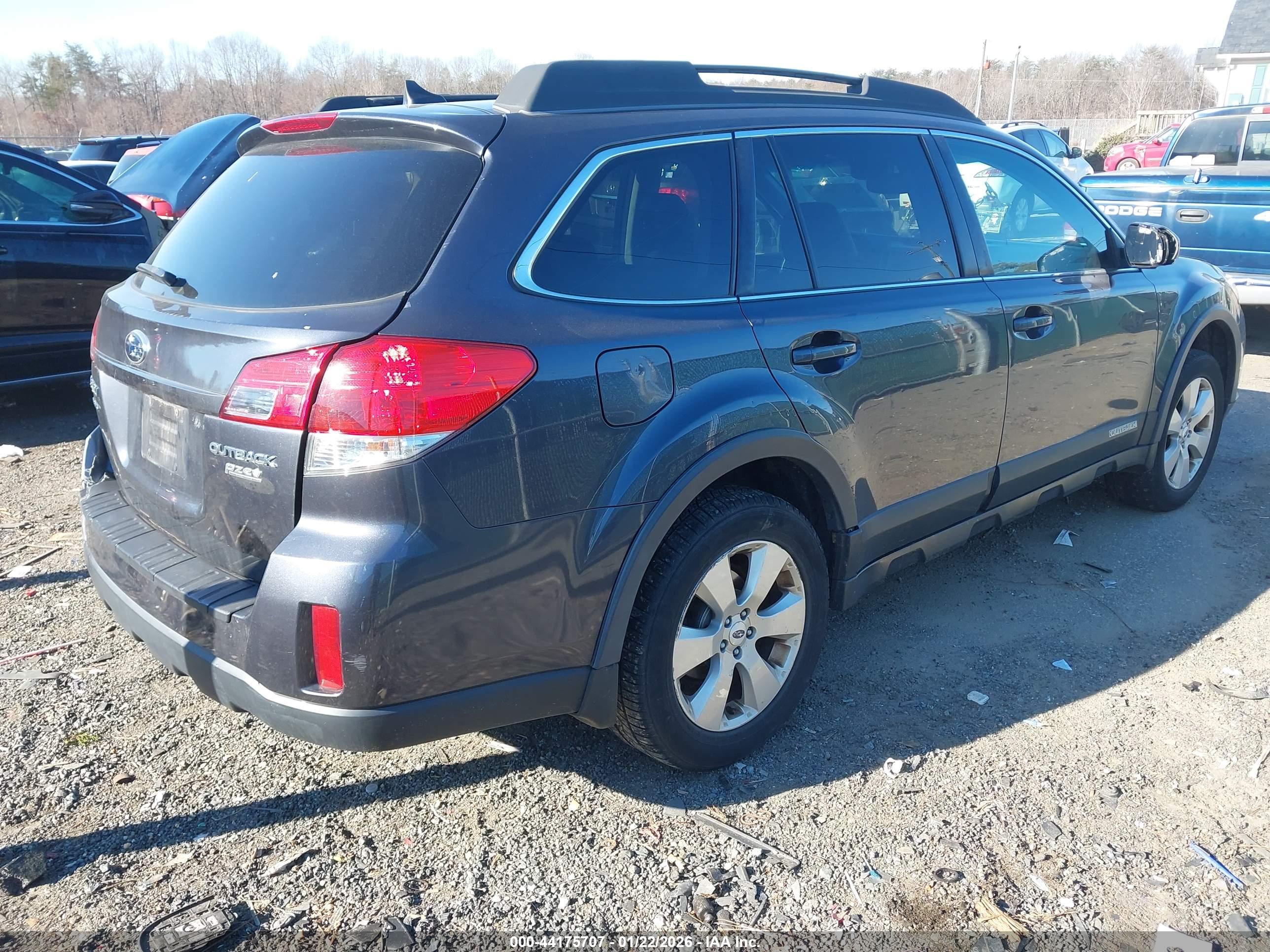 SUBARU OUTBACK image 4