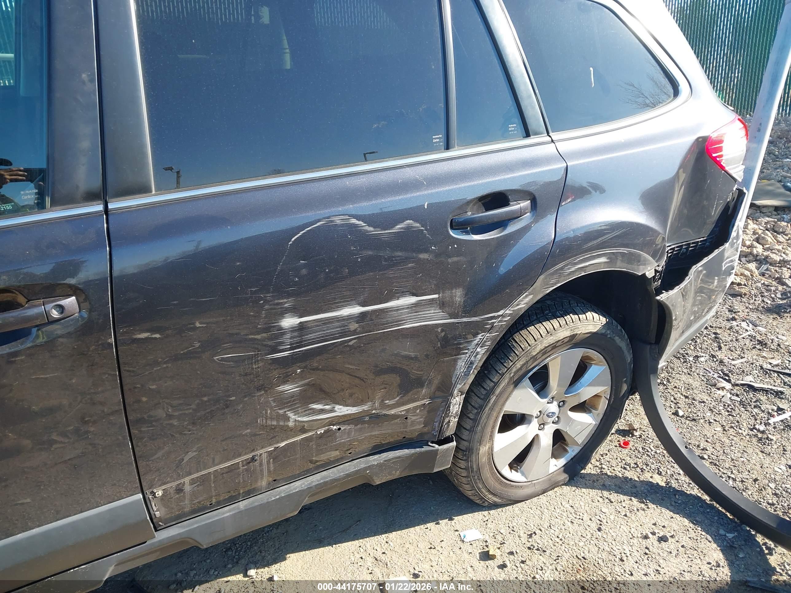 SUBARU OUTBACK image 6