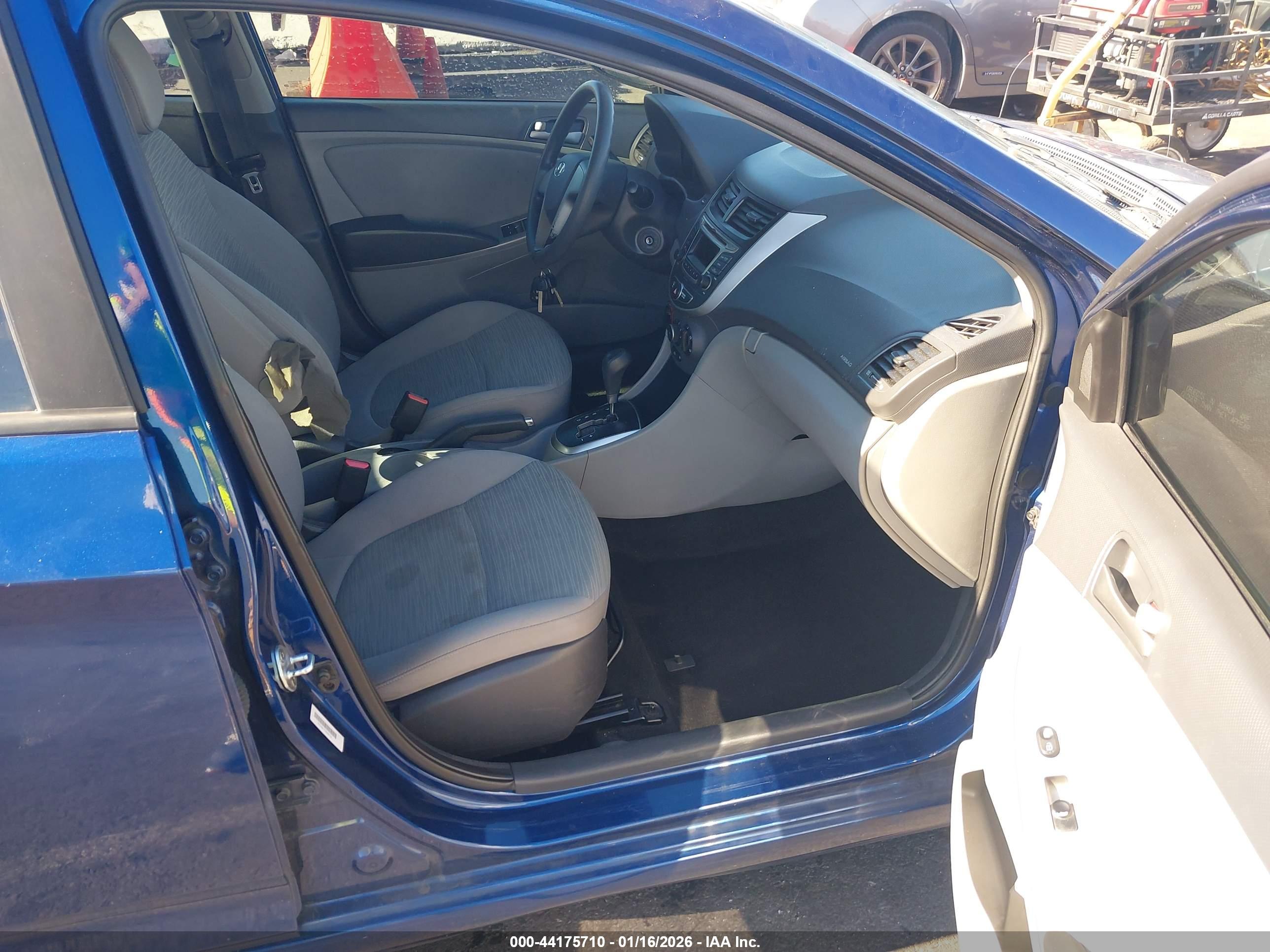 HYUNDAI ACCENT image 5