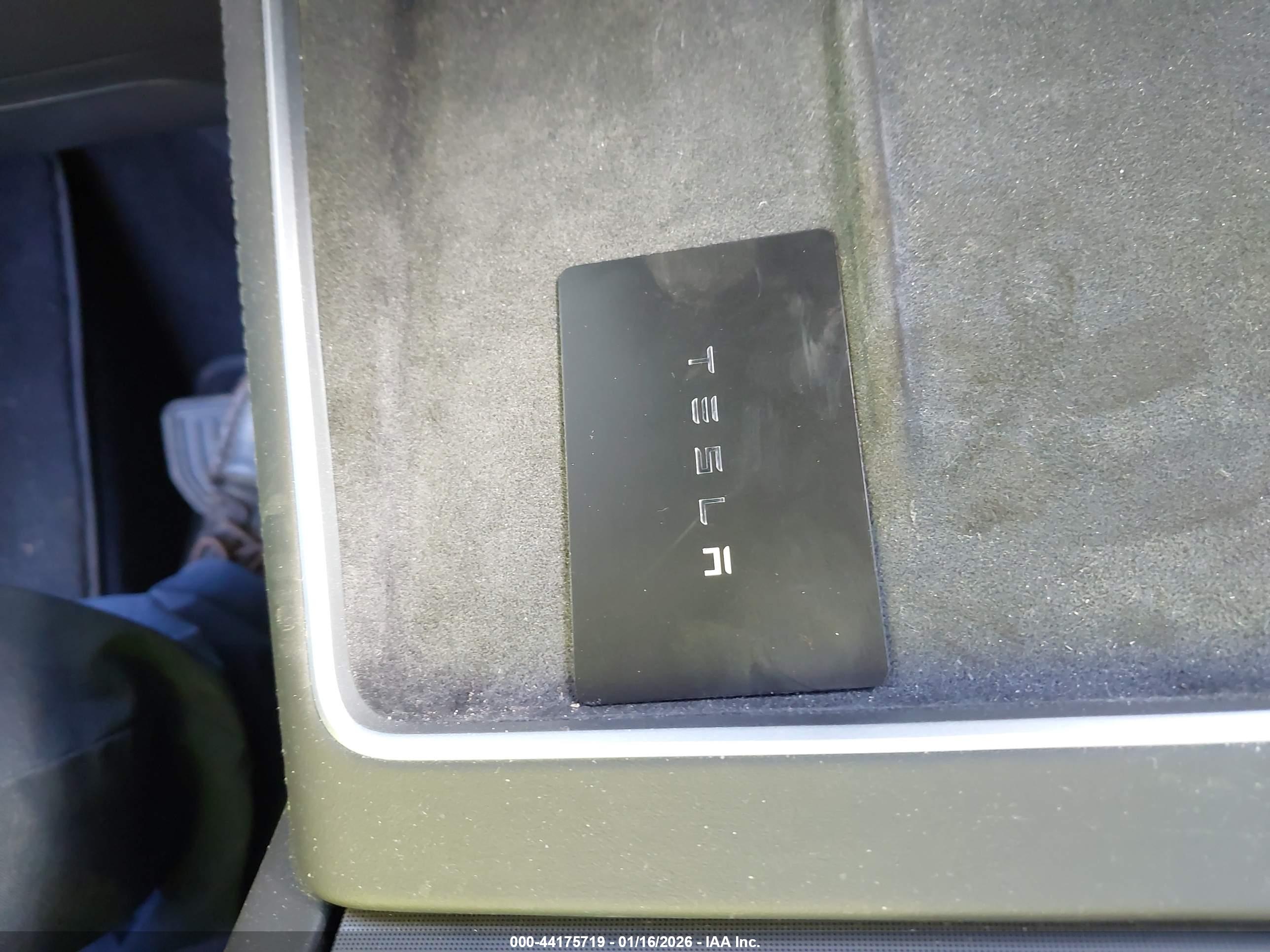 TESLA MODEL image 11