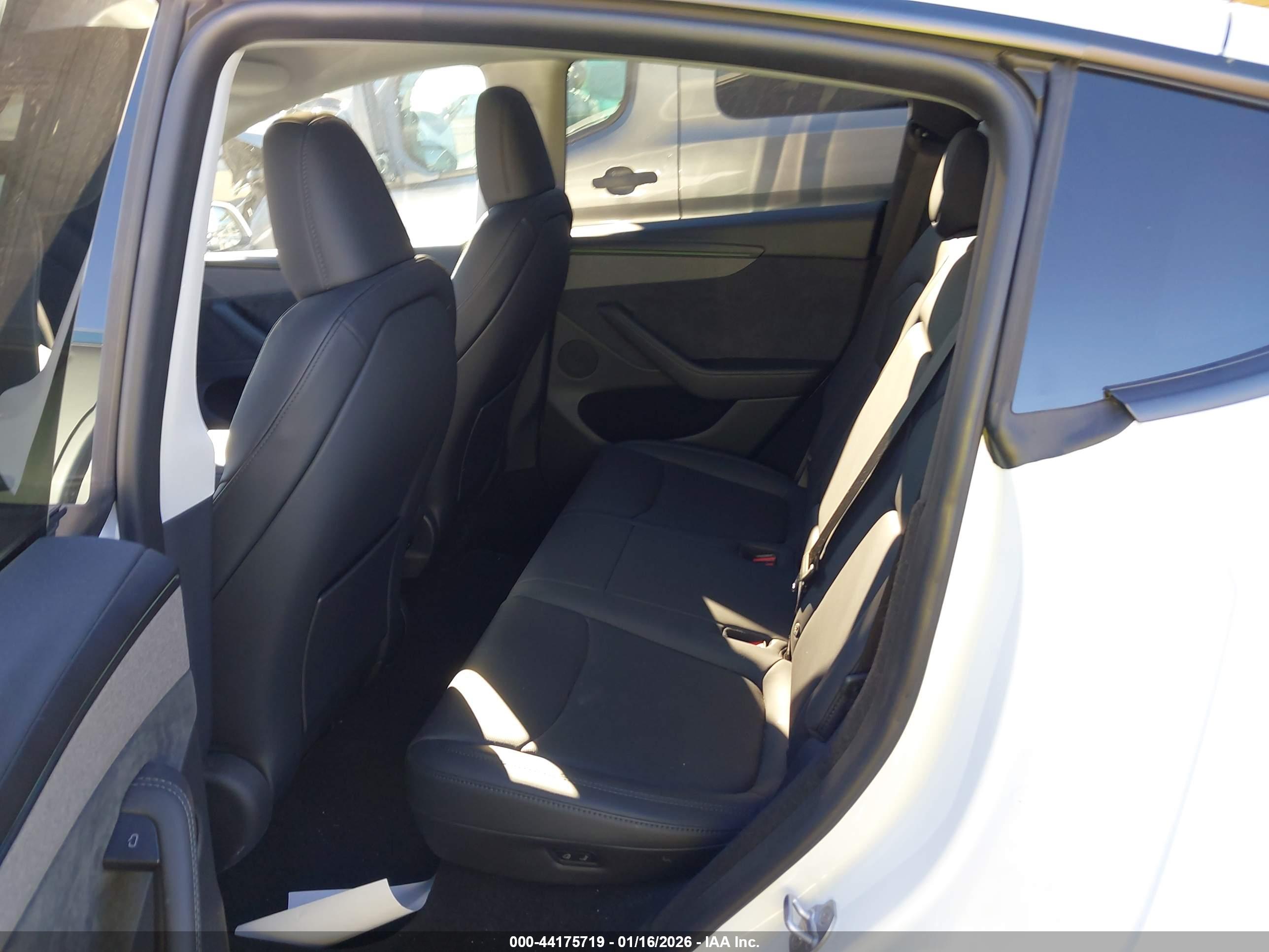 TESLA MODEL image 8