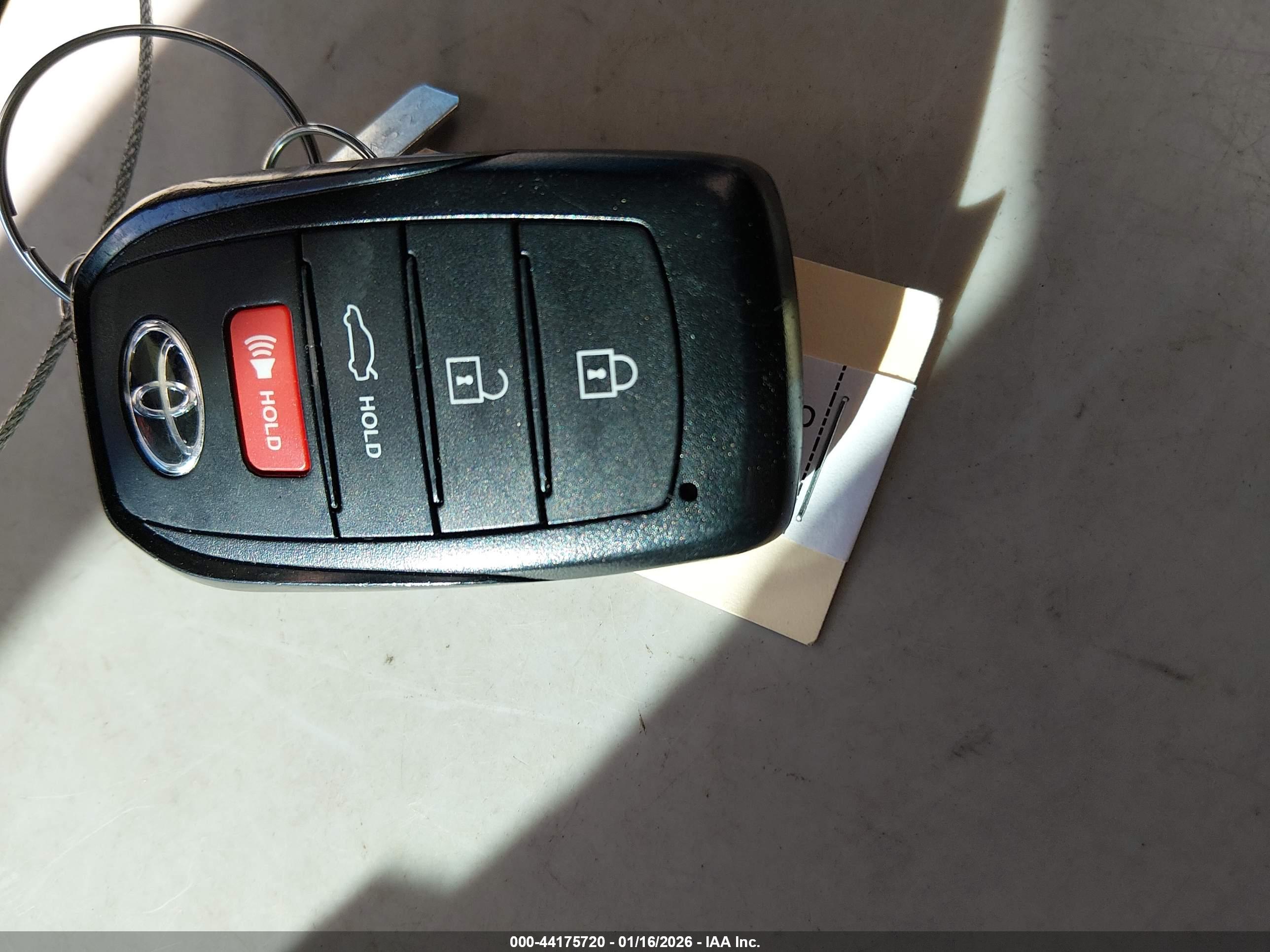 TOYOTA CAMRY image 11