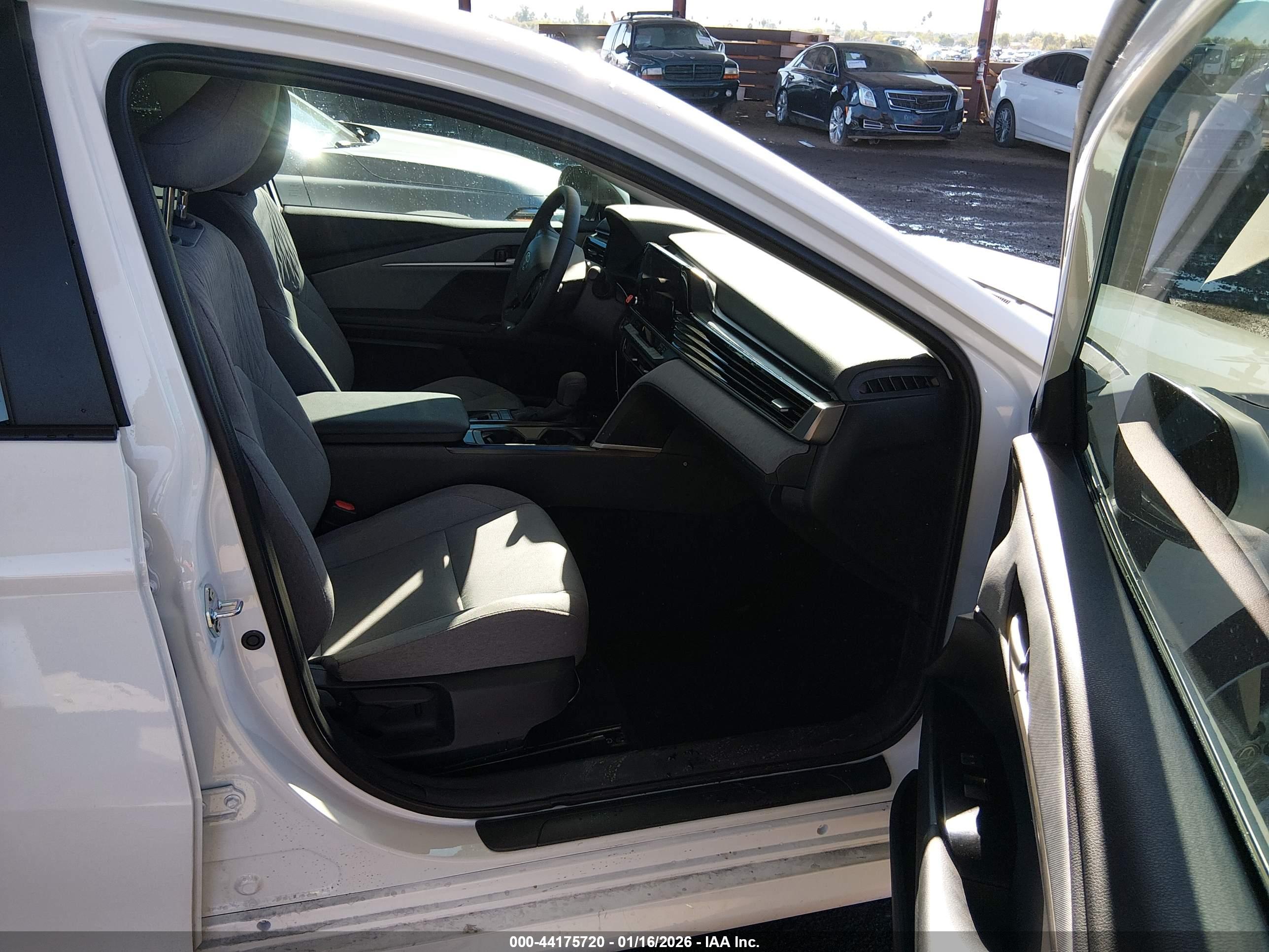 TOYOTA CAMRY image 5