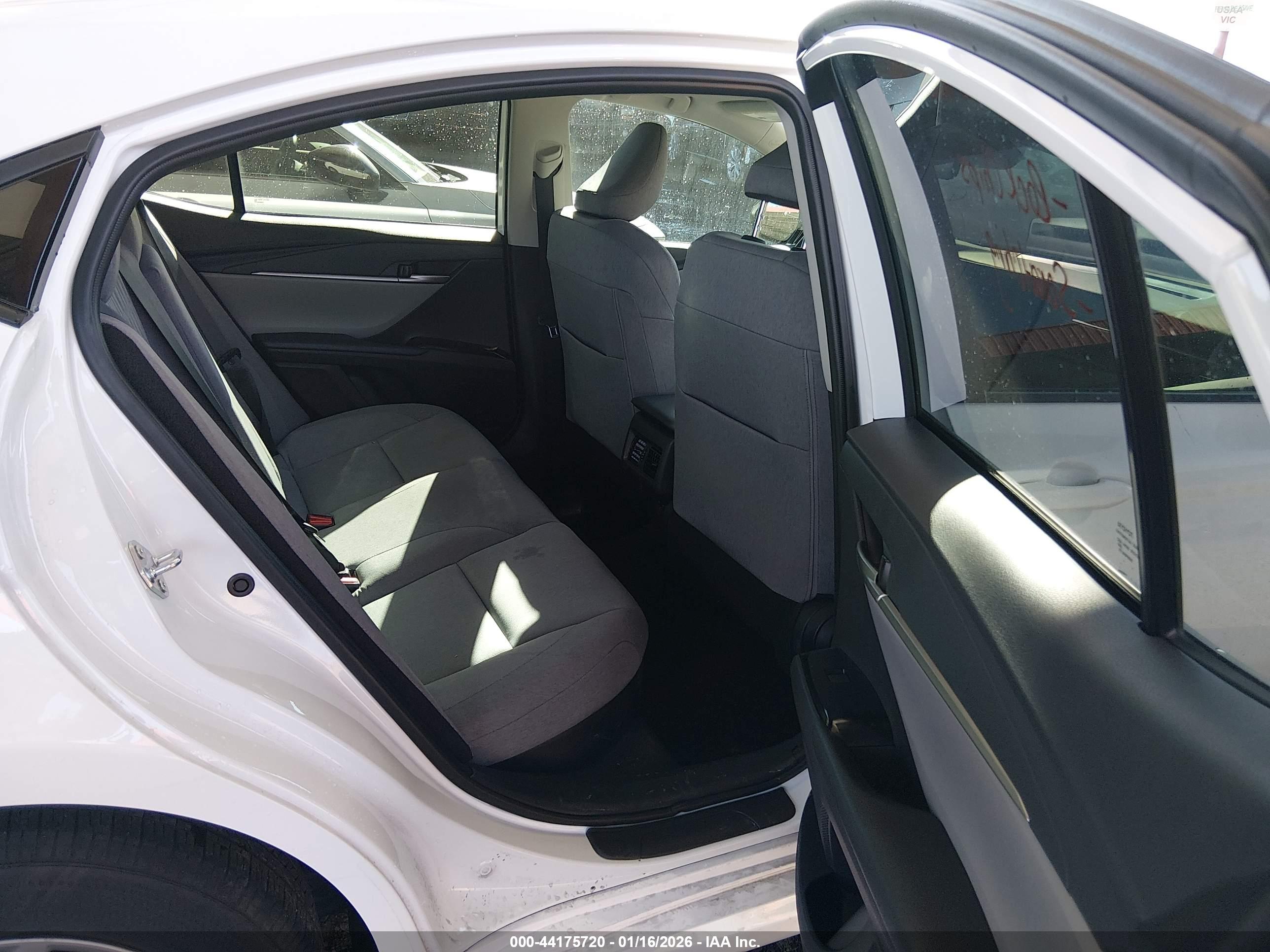 TOYOTA CAMRY image 8