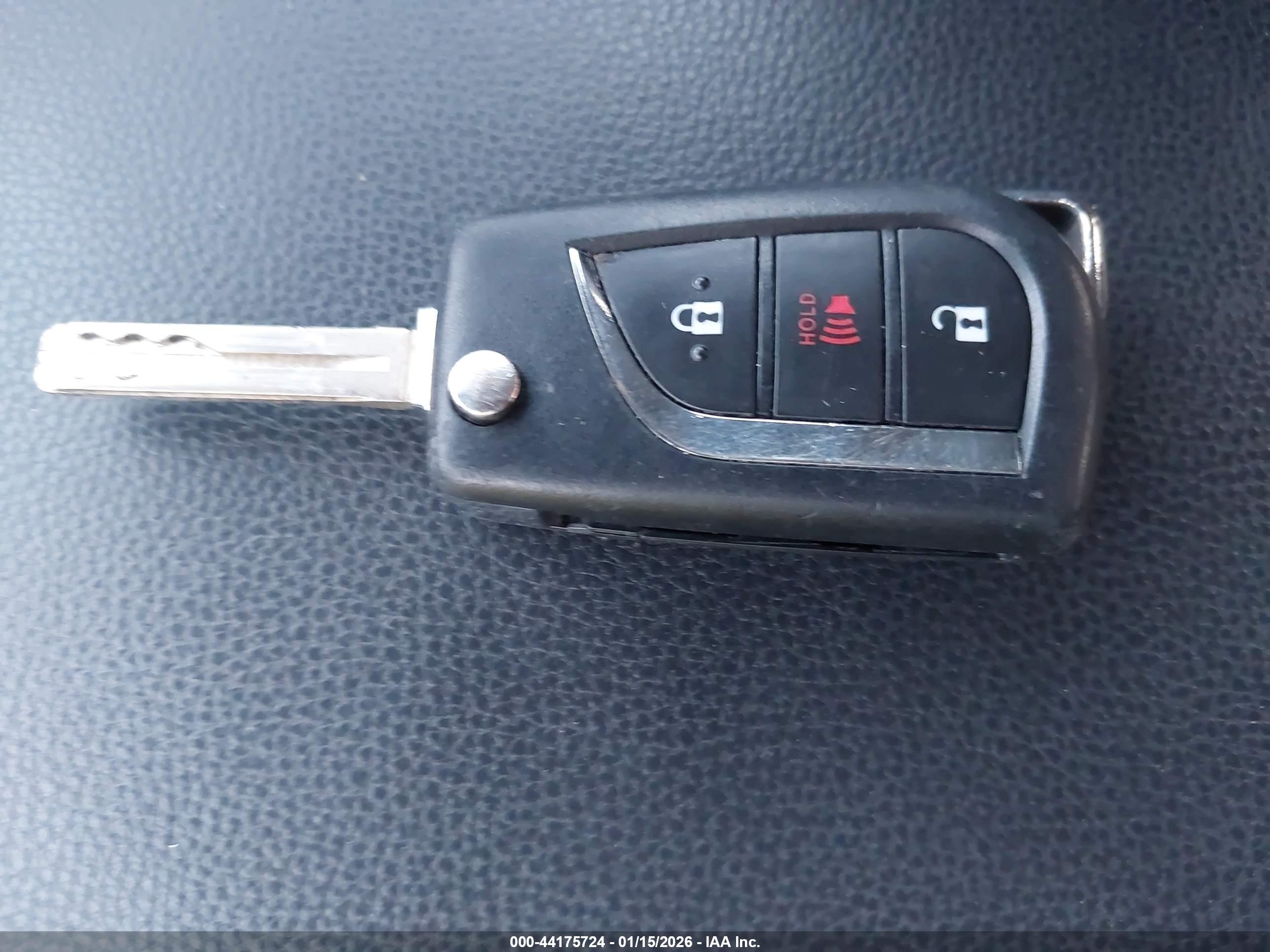 TOYOTA RAV4 image 11