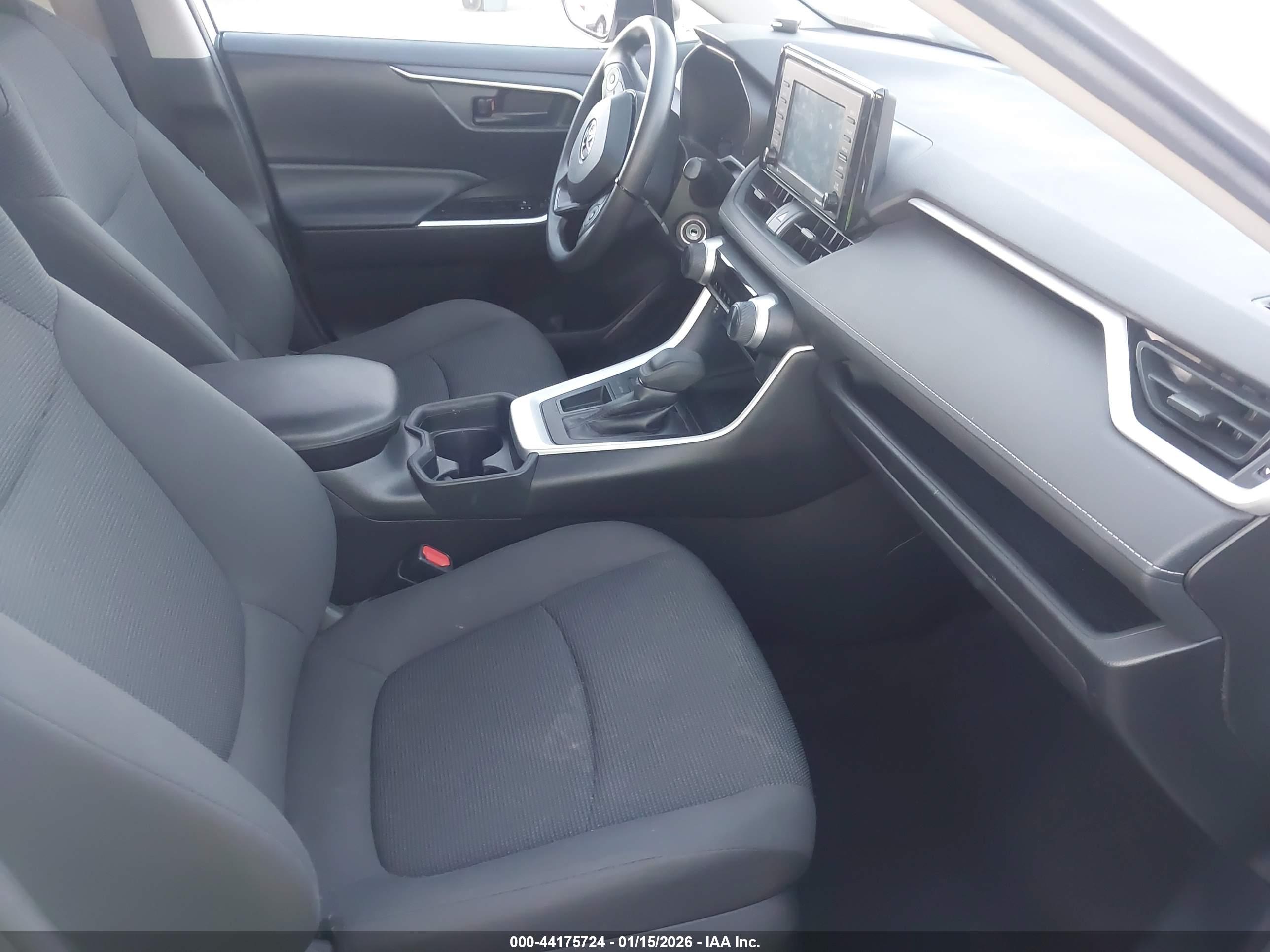 TOYOTA RAV4 image 5