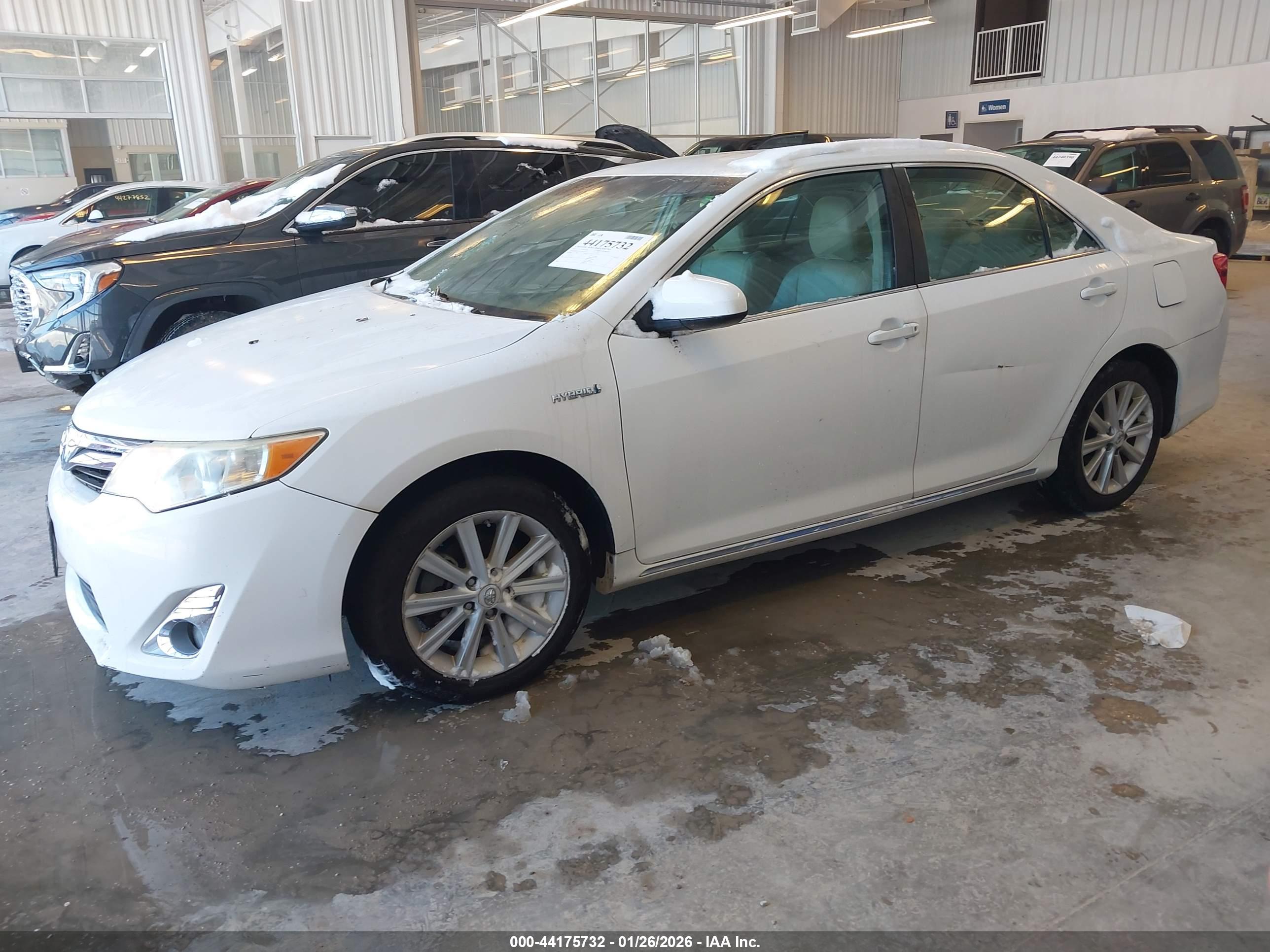 TOYOTA CAMRY image 2